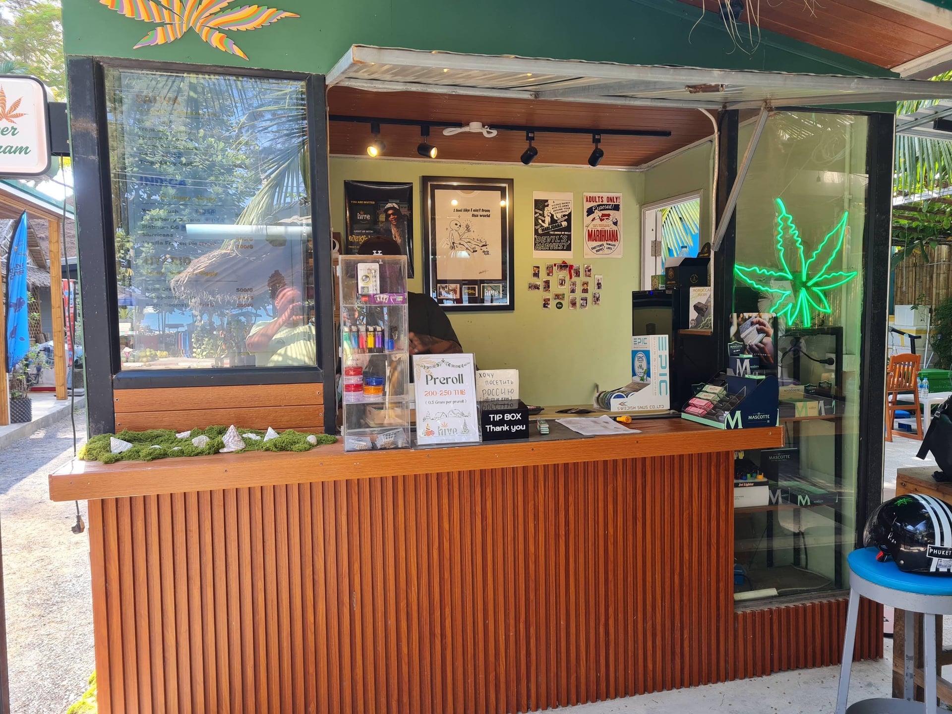 Hive Canabistro