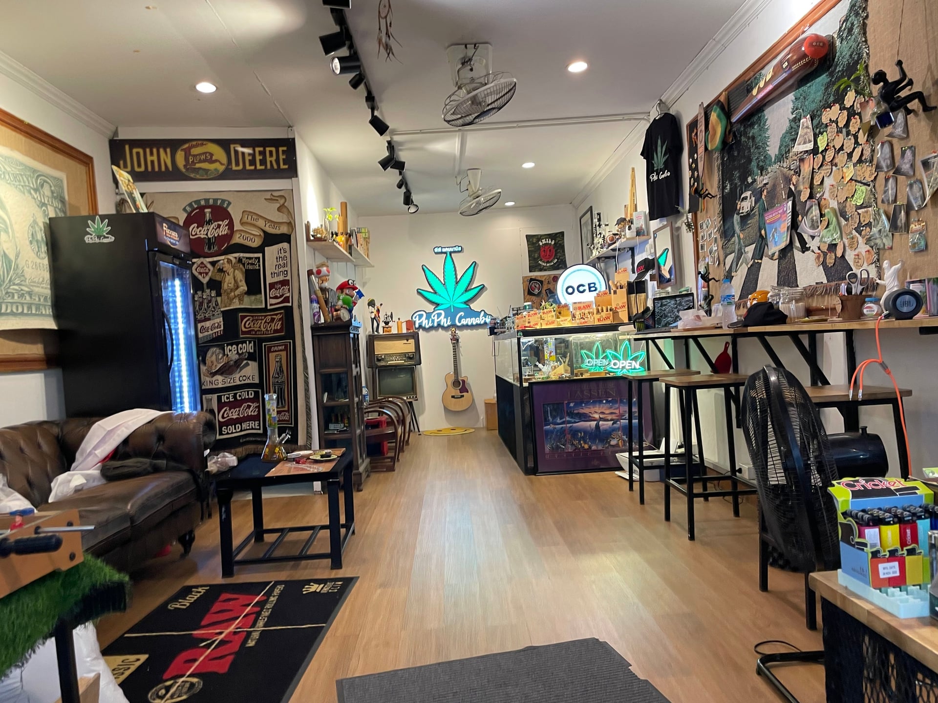 Phiphi Cannabis3