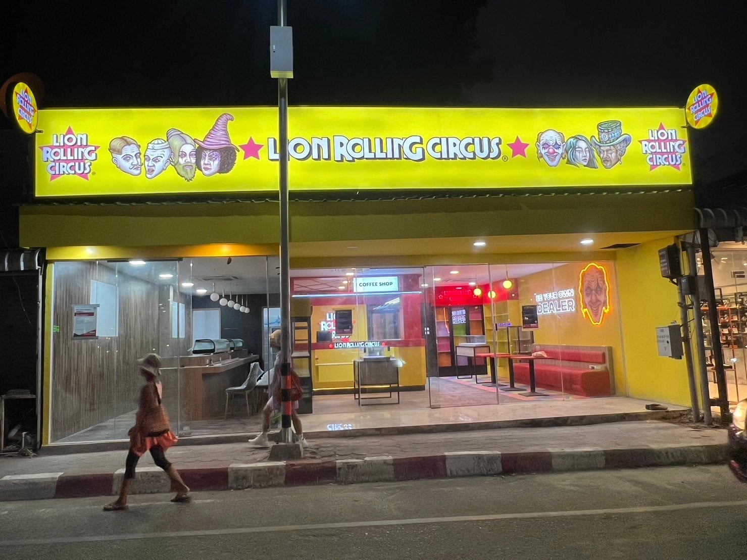 Lion Rolling Circus - Dispensary, Chaweng Beach