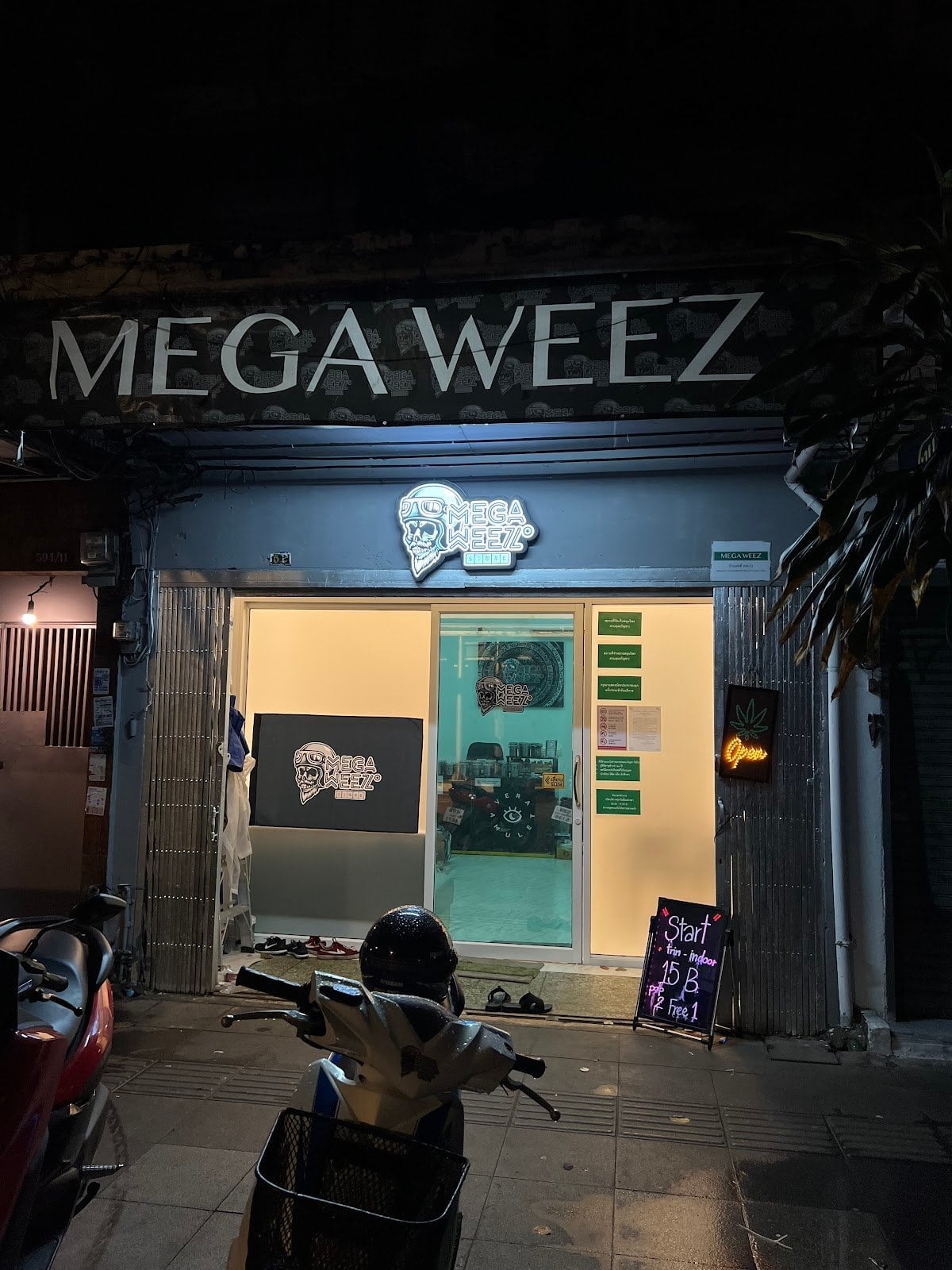 Mega Weez Store - Pathumwan BKK