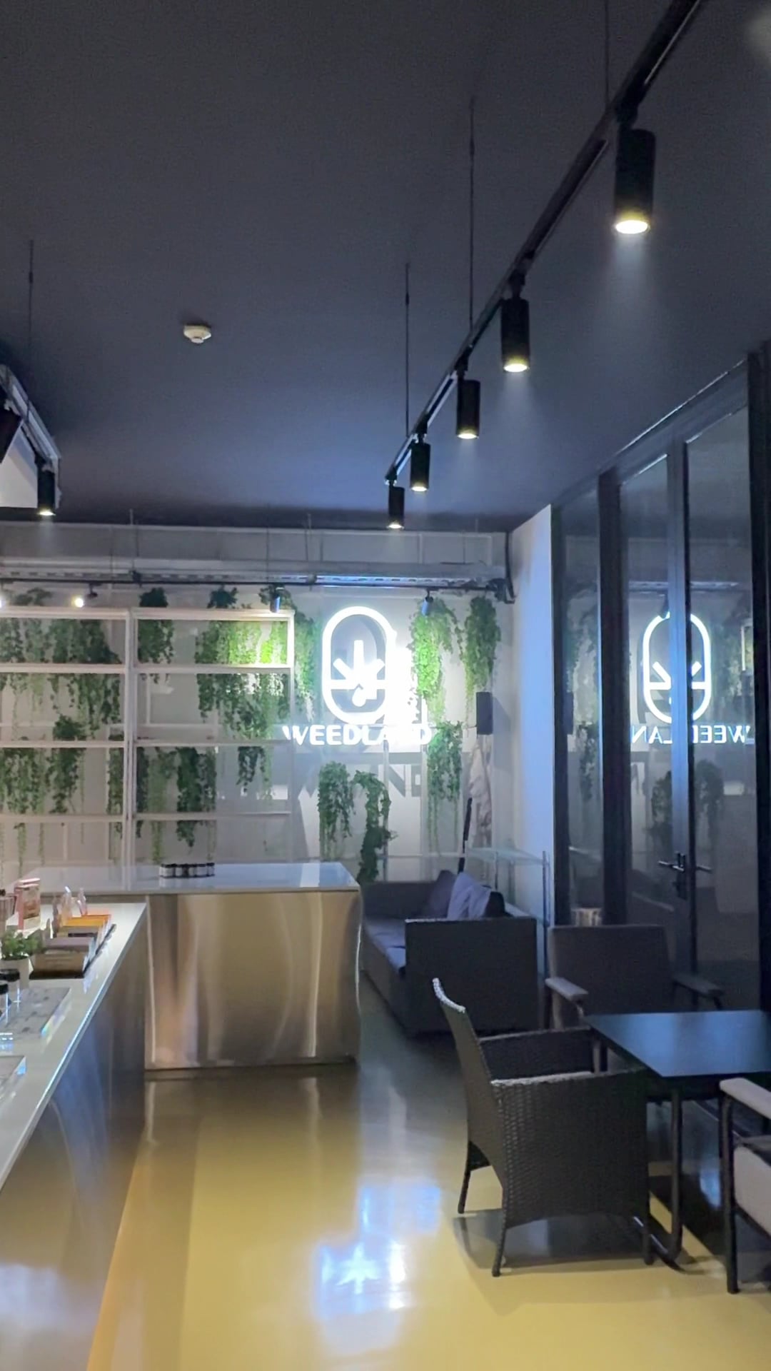 Weedland Lounge