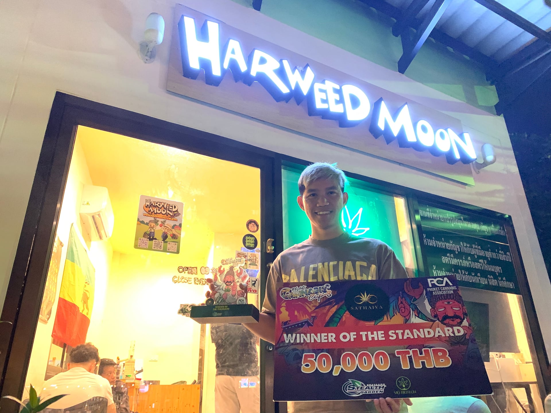 Harweed Moon On The Beach