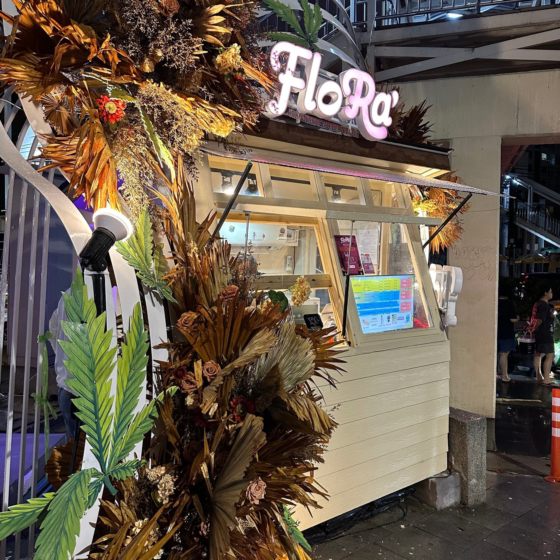 Flora Cannabis Phrakhanong