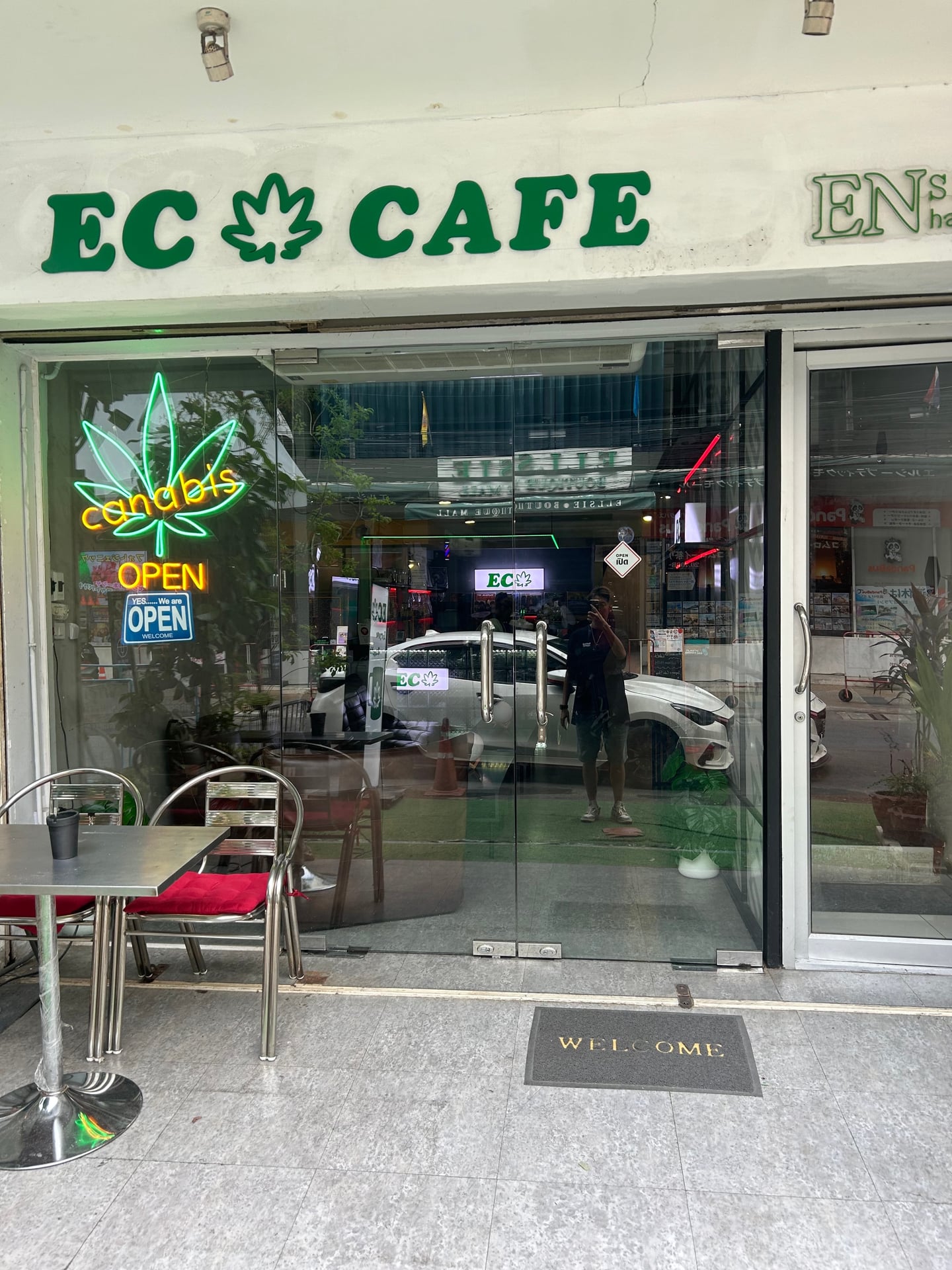 Ec Cafe Bangkok Sukhumvit33 1 Everyone Cannabis