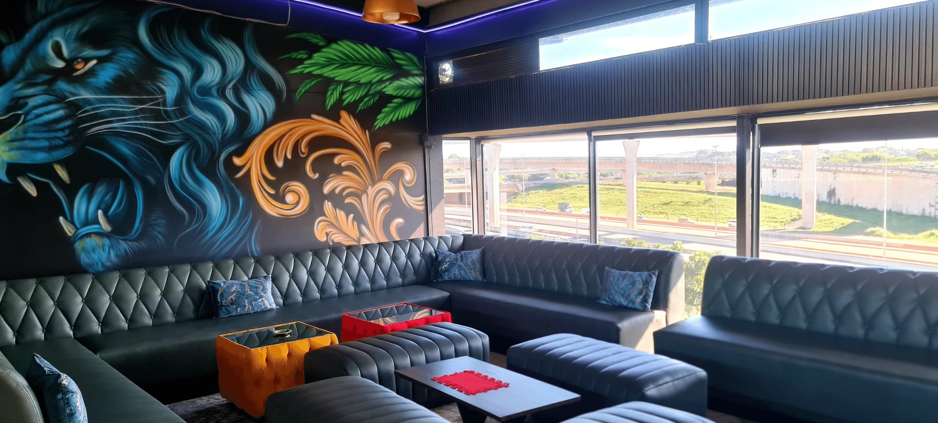Hybrid Lounge