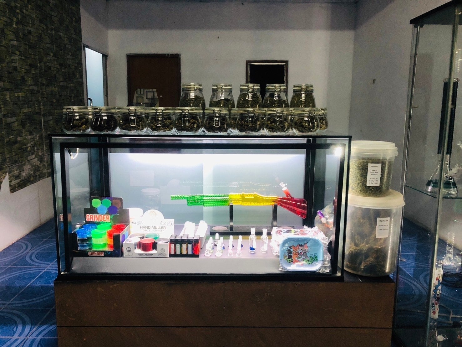 Og Land Cannabis Shop2