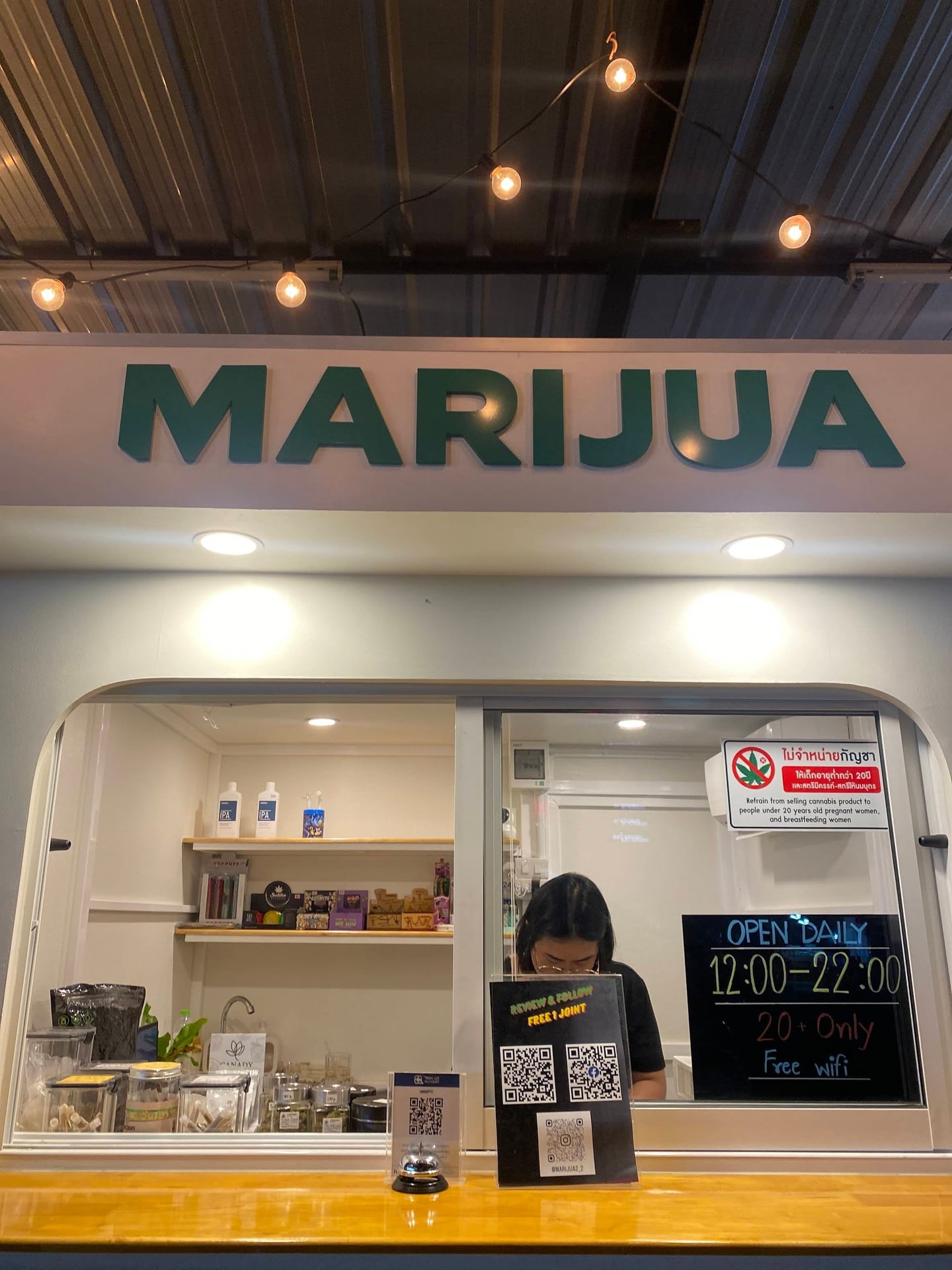 Marijua2 - -Weed-cannabis