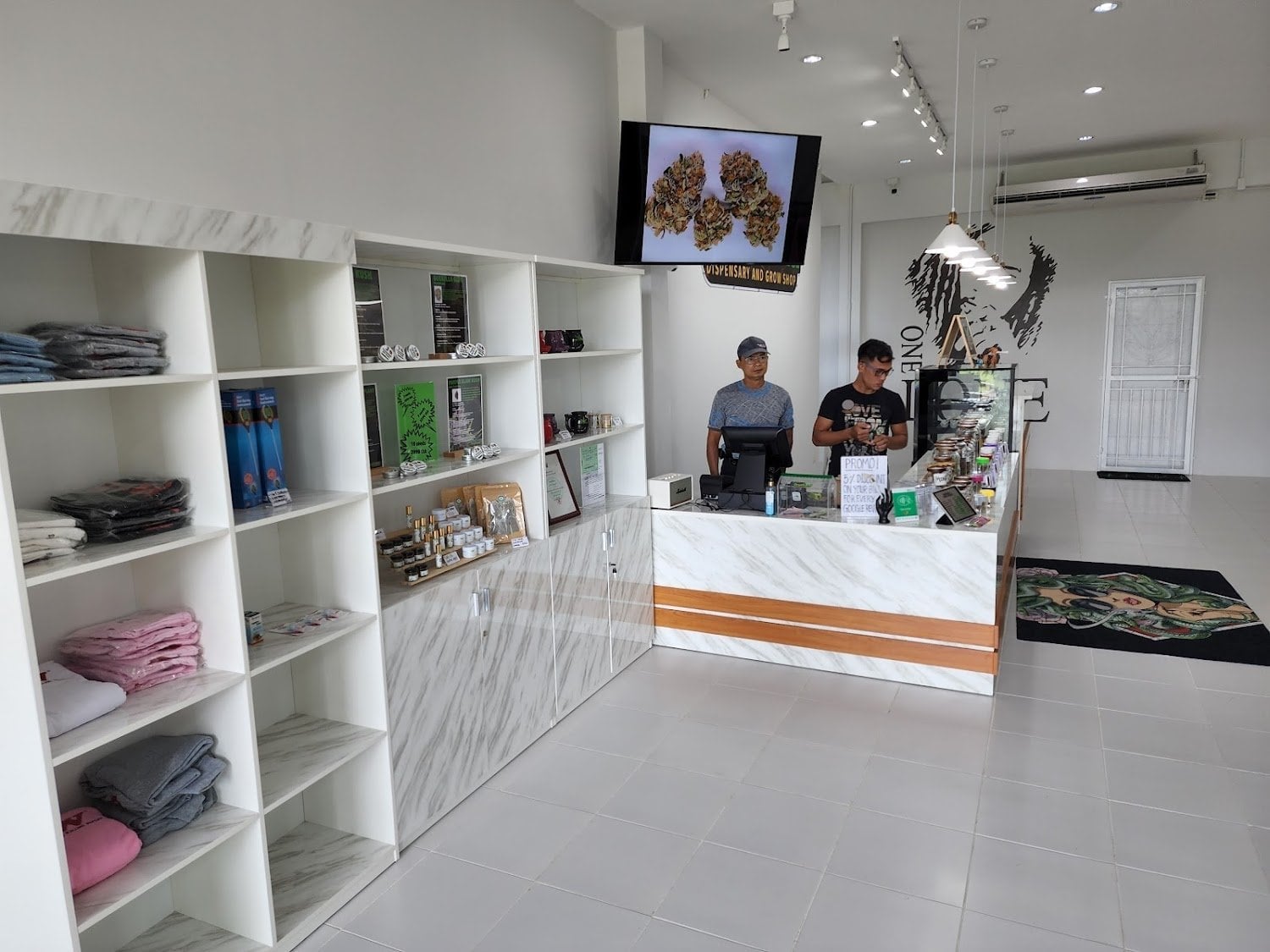 GrowLand Weed Dispensary, Ganja