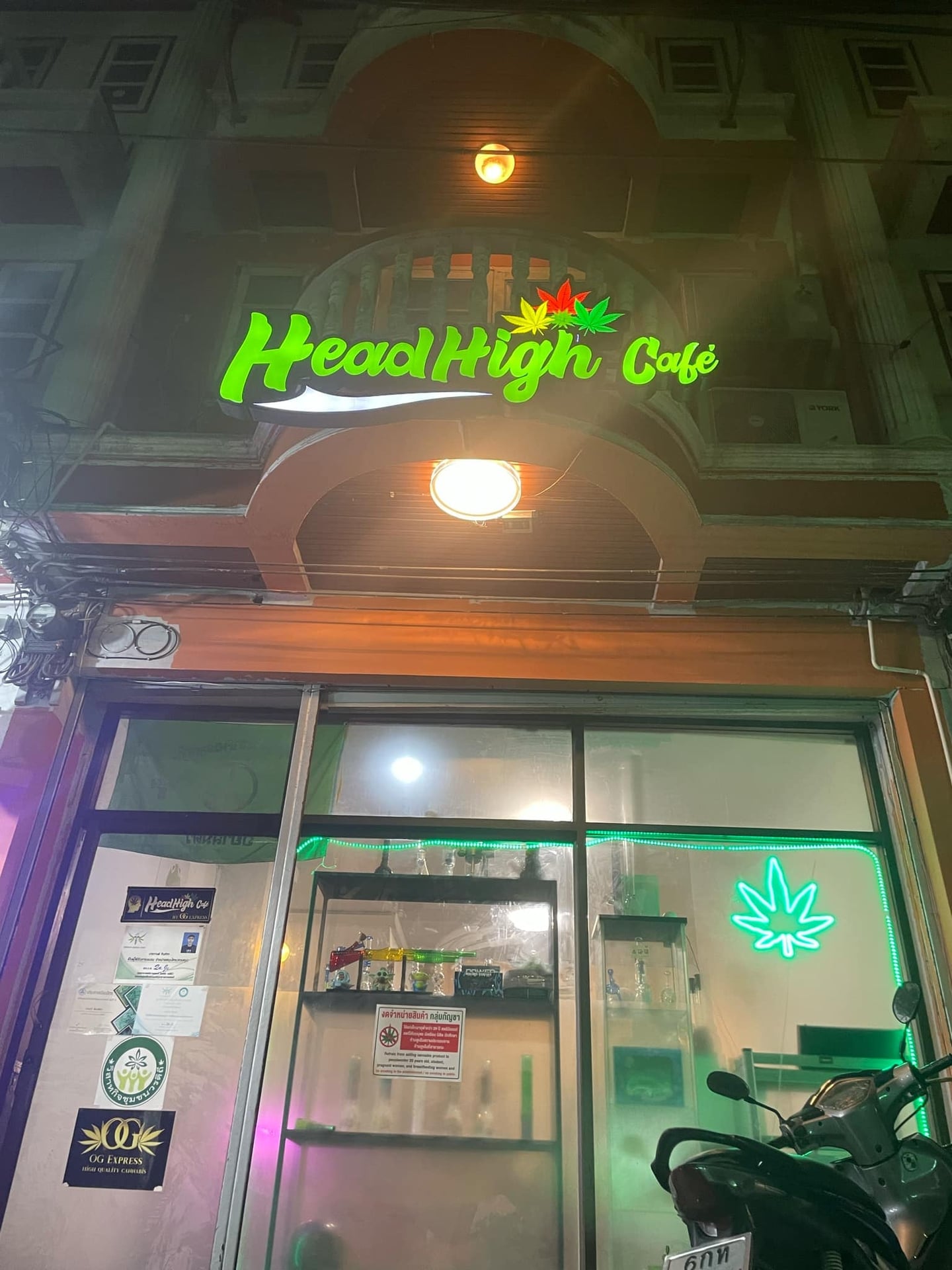 Head High Cafe