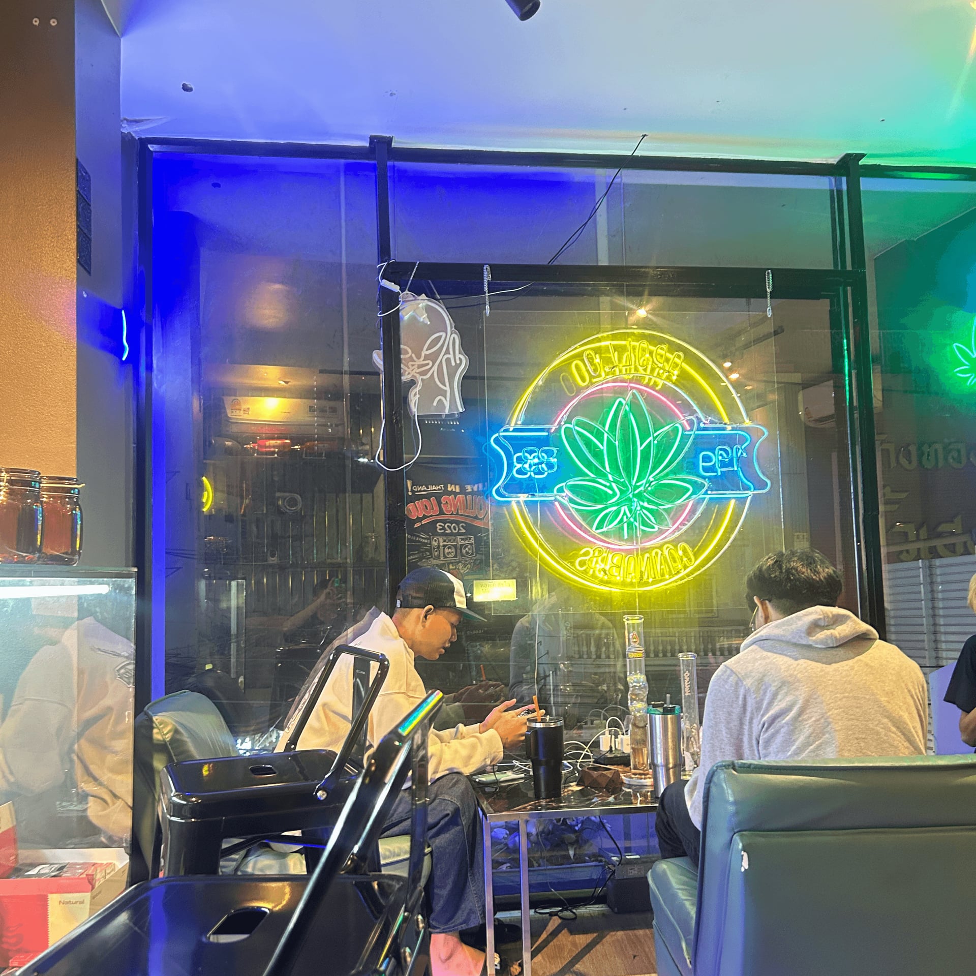 Apollo1988 Cannabis Huai Khwang