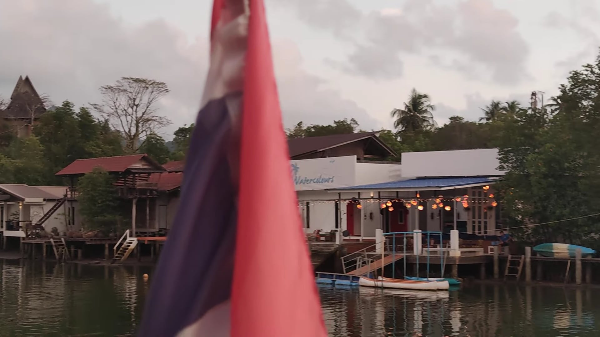 Sapparot Bar & Bungalows