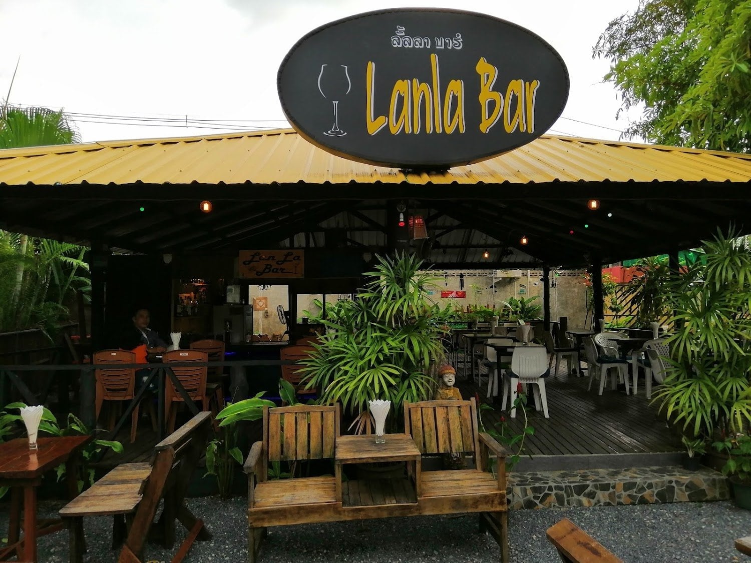 Lan La Bar