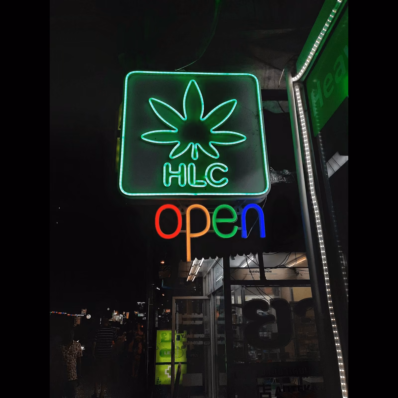 Pattaya的大麻社交俱乐部 Hlc Heavenland Cannabis Buakaw Branch 标志