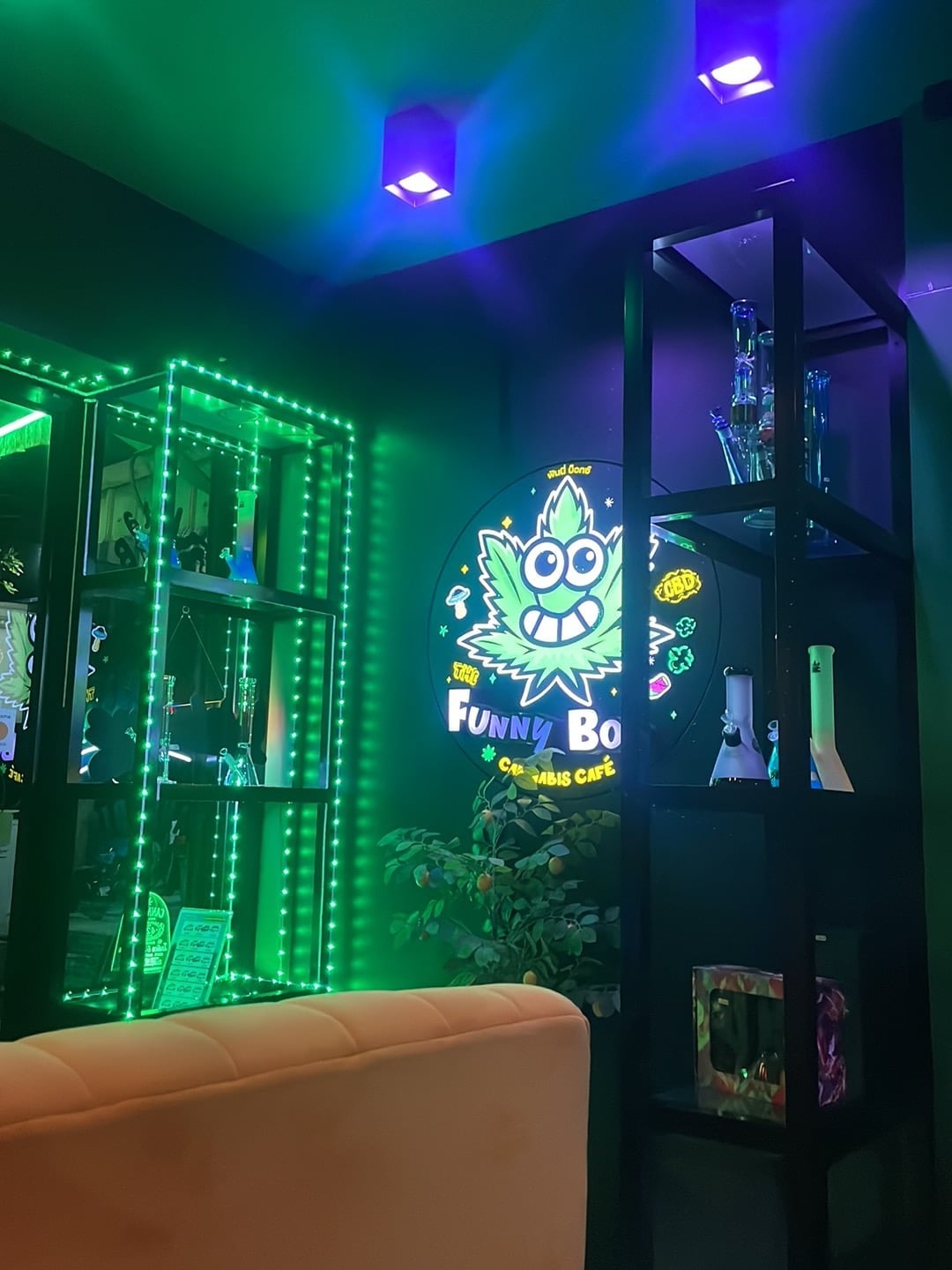 Weed Cafe The Funny Box Cannabis Cafe' Jomtien Beach