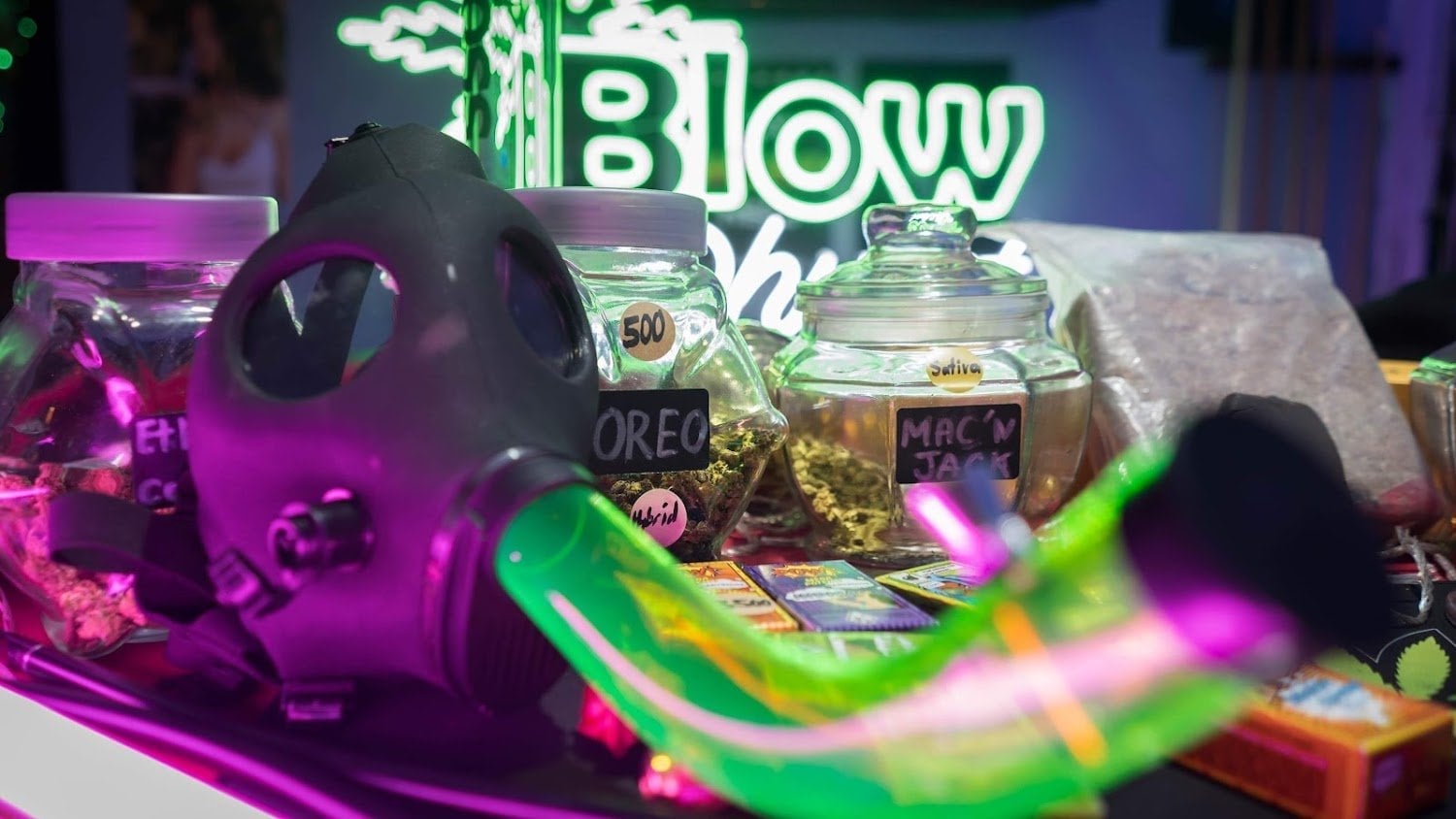 Blow Green Leaf: Premium Cannabis Coffeeshop Patong Phuket THAILANDE