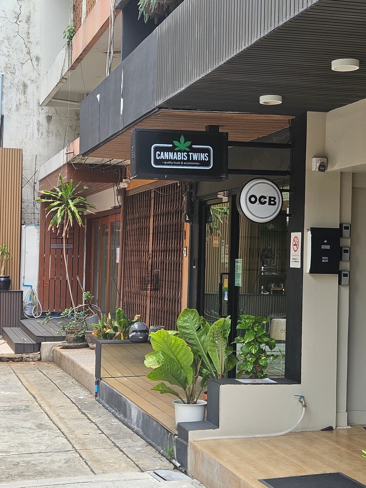CANNABIS TWINS Dispensary And Lounge - Silom