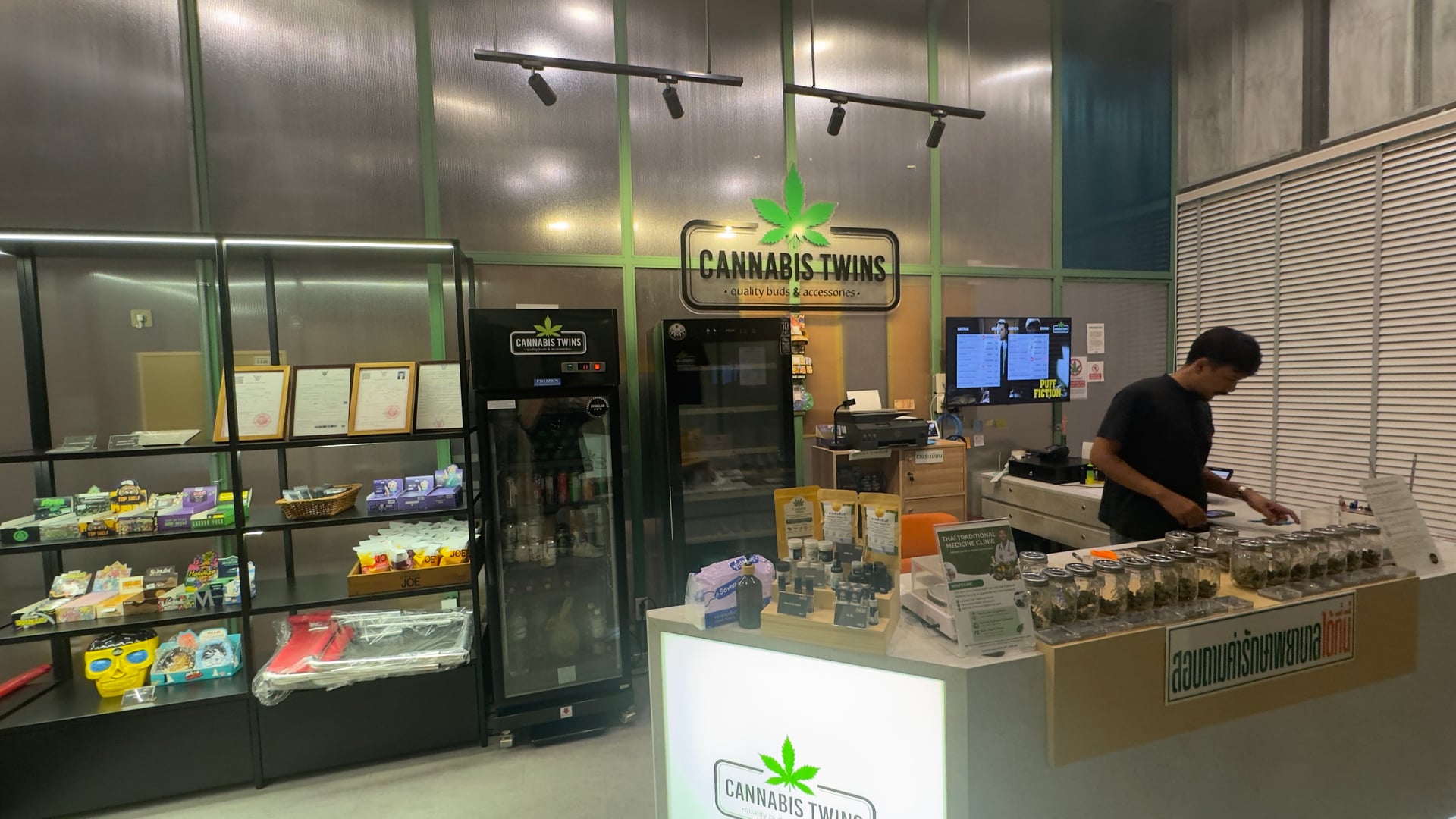 CANNABIS TWINS Dispensary, Lounge And Weed Shop - Phloen Chit