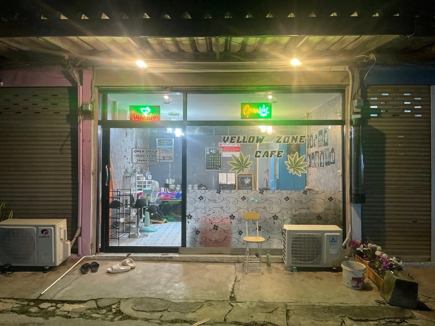 Yellow Zone Cafe