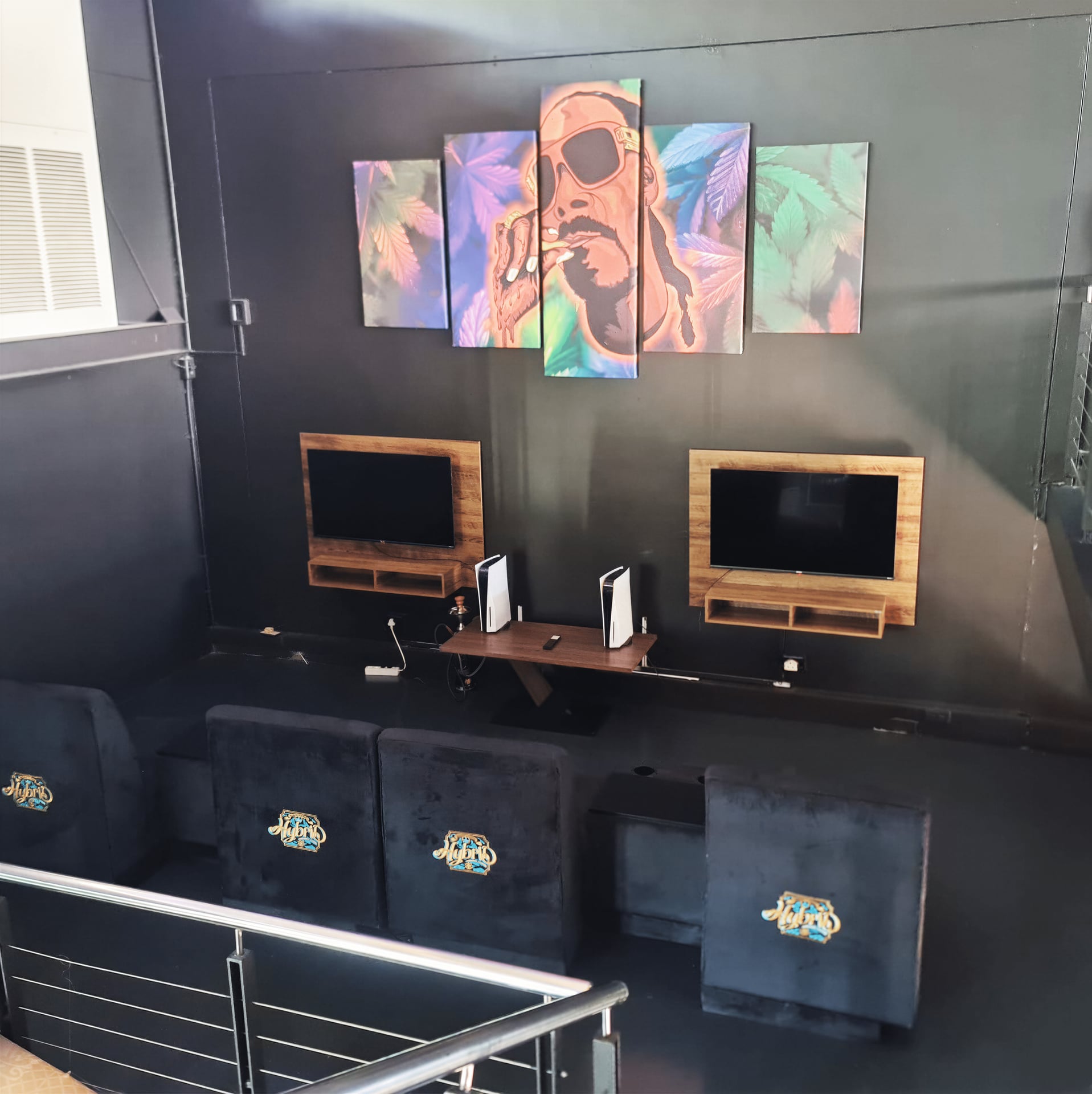 Hybrid Lounge