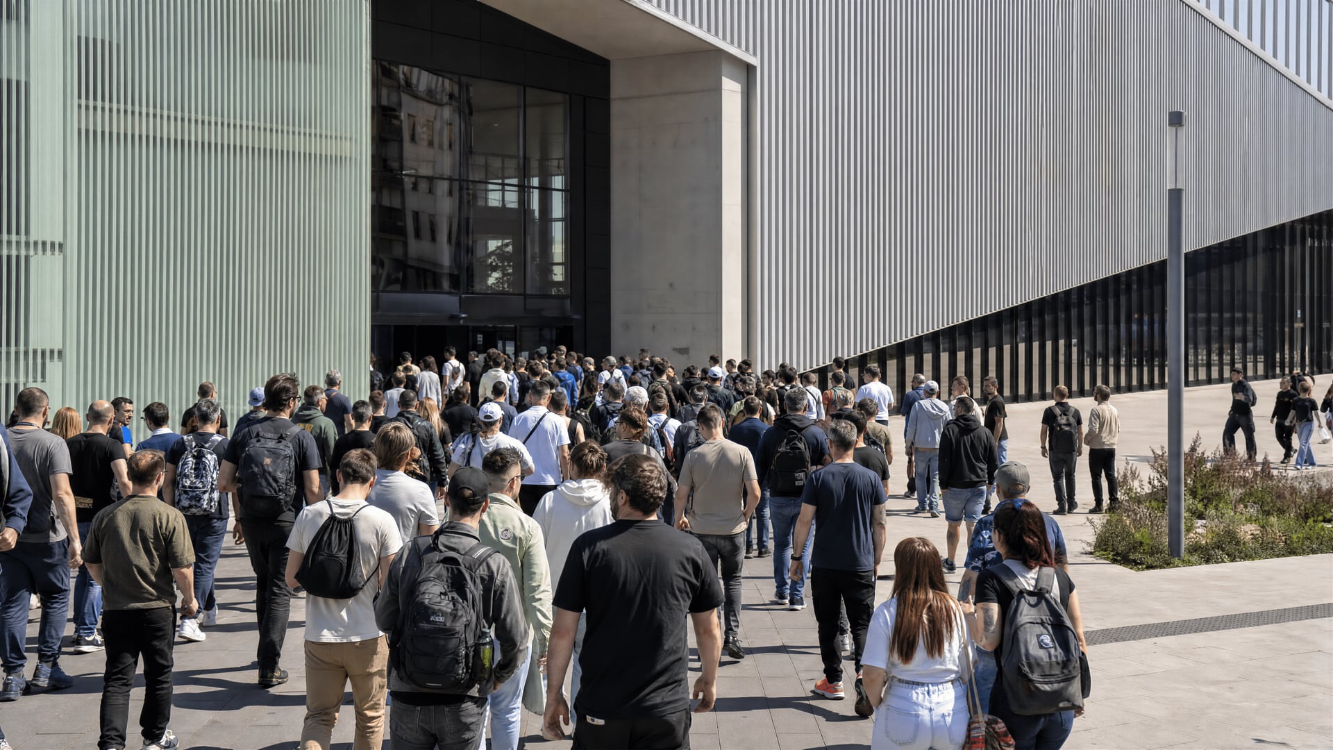 Crowds entering Bilbao Exhibition Centre during Spannabis 2026 in Barakaldo