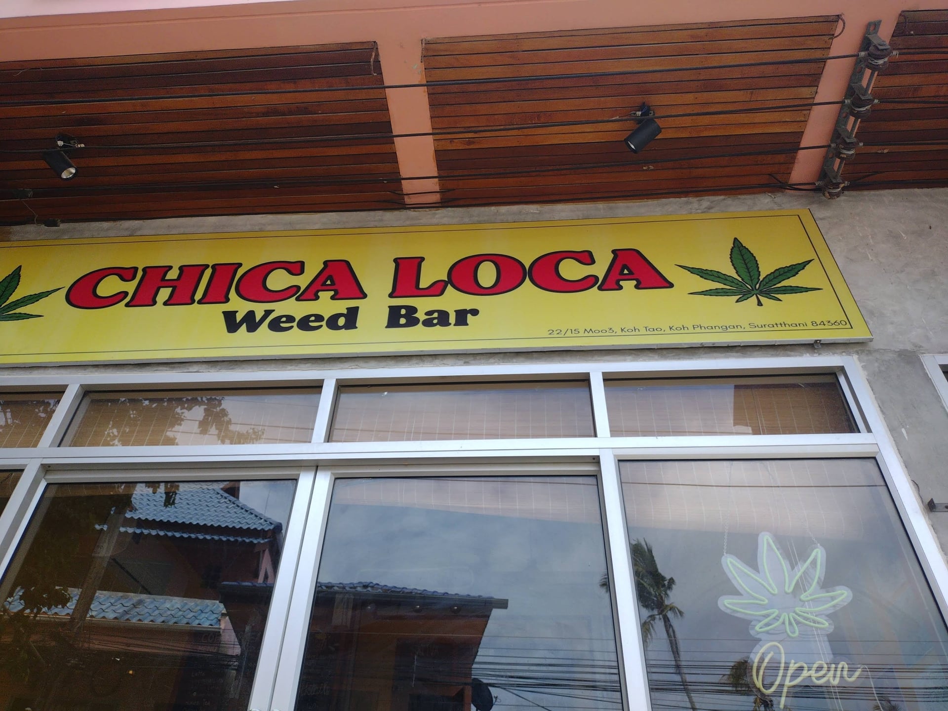 Chica Loca Weed Bar