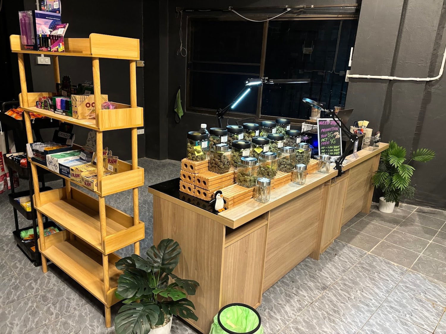 Weed Zone420 Cannabis Shop Dispensary Marijuanas