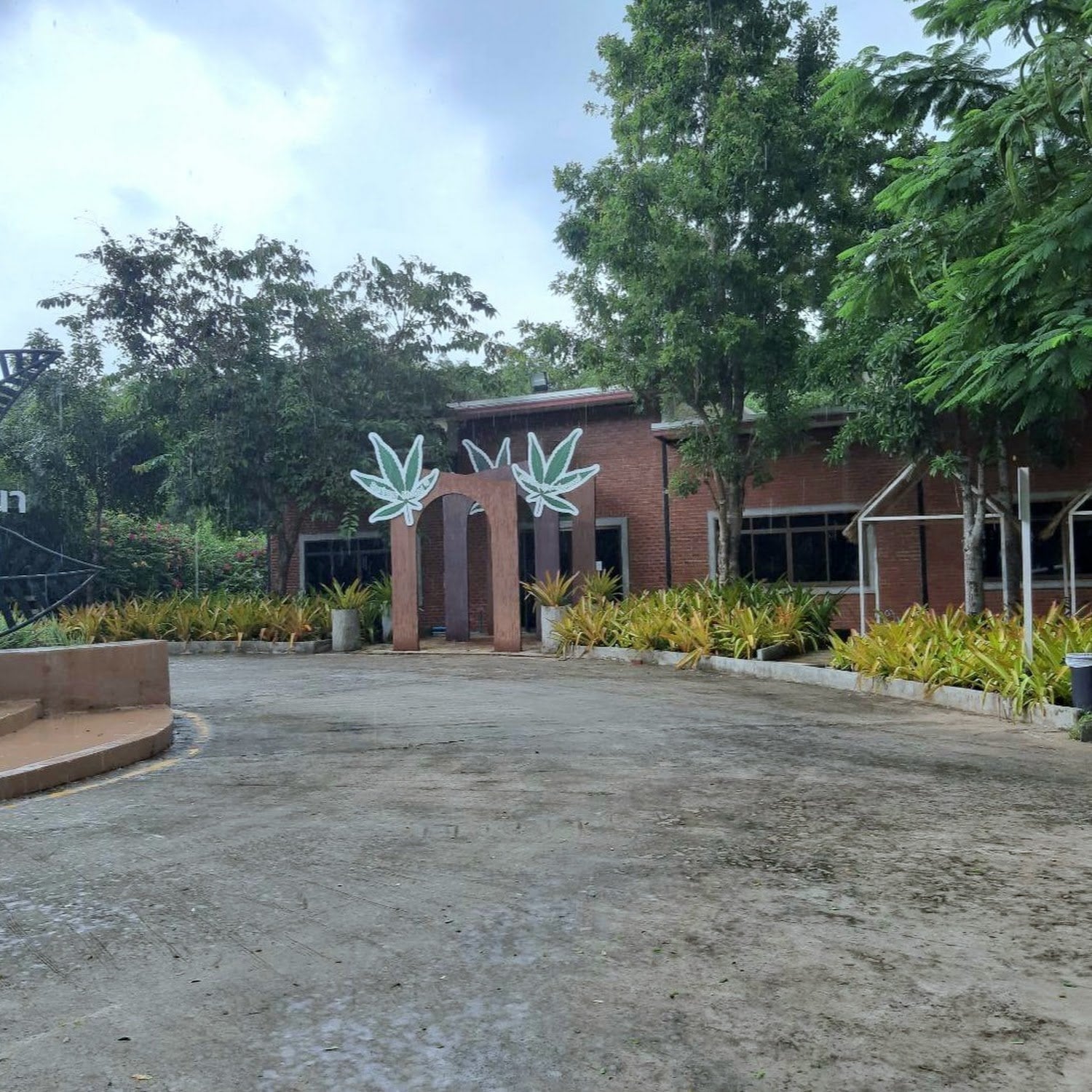 Ple La Ploen Herbal Center Community Enterprise