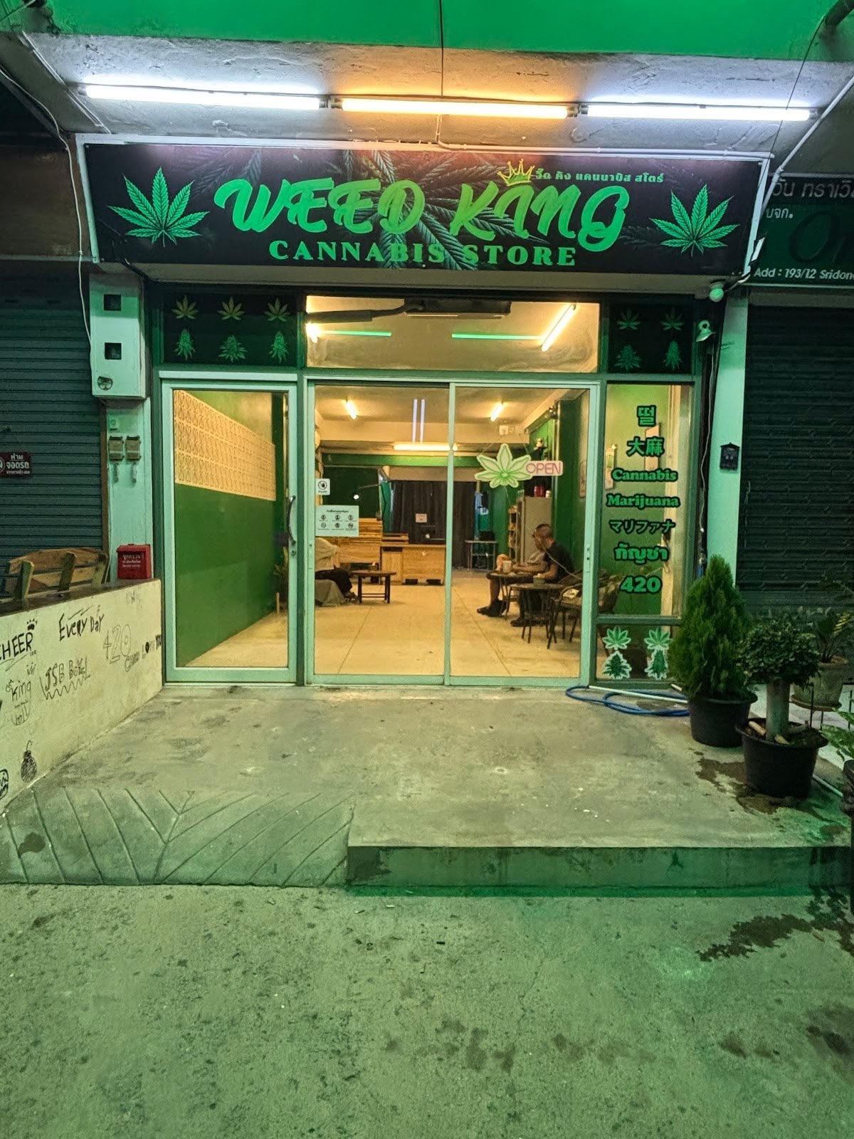 Weed King Cannabis Store Dispensary Marijuanas Edible