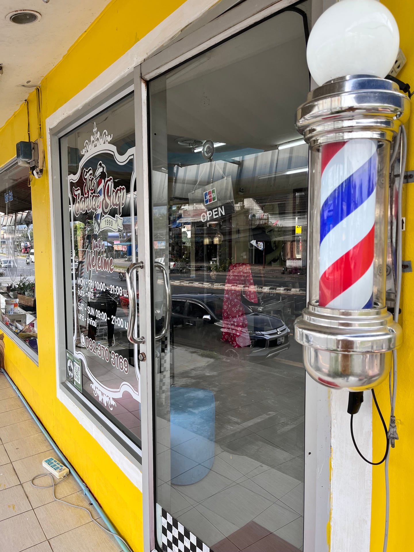M & M Barber Shop Weed