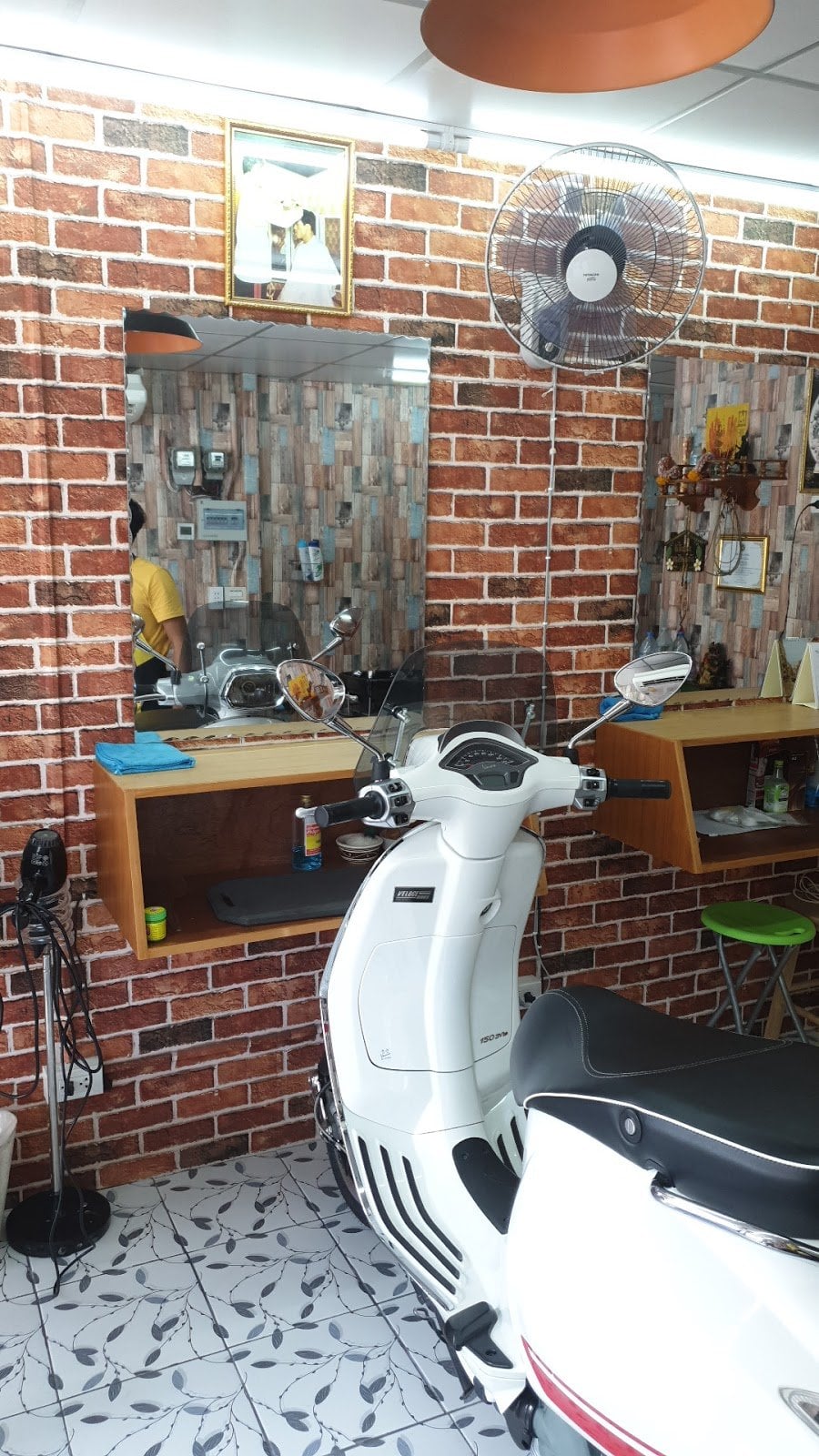 M & M Barber Shop Weed