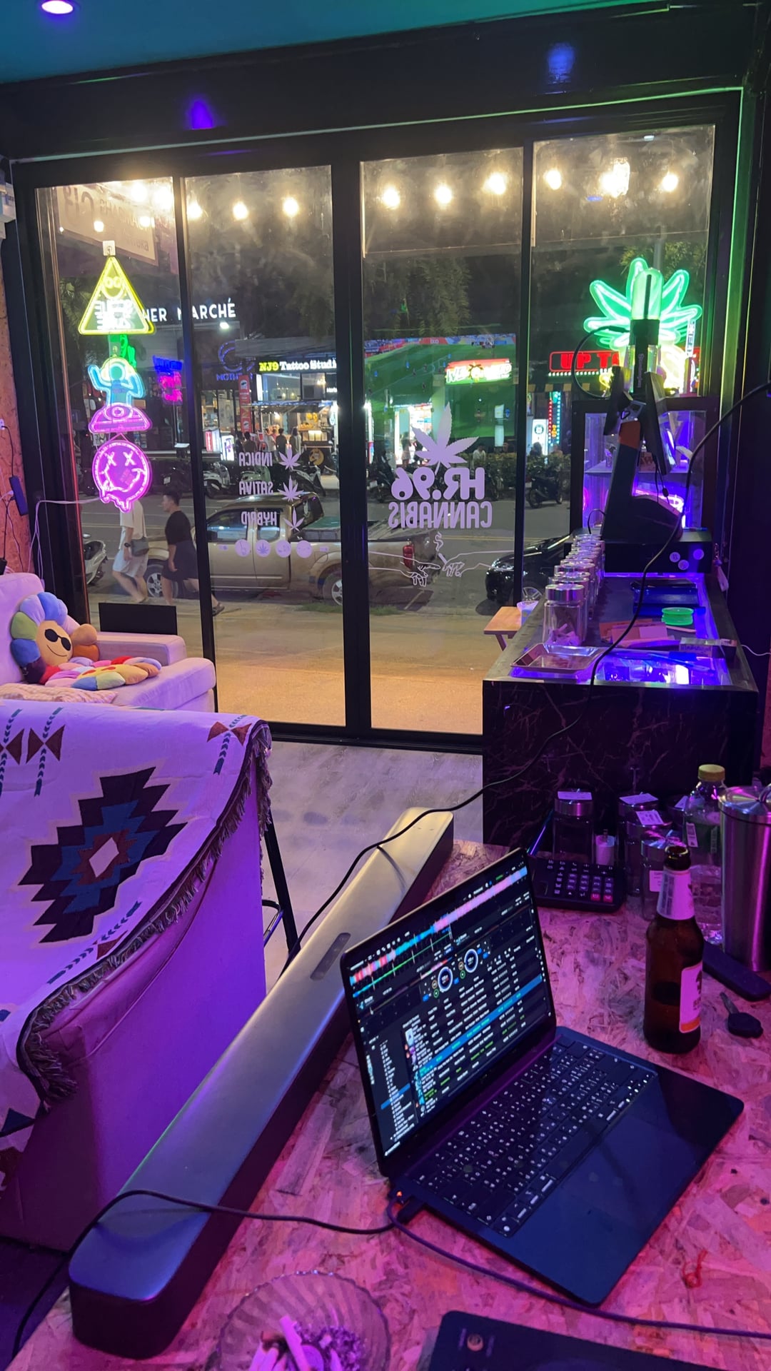 Happy Cannabis Delivery - Weed Coffeeshop