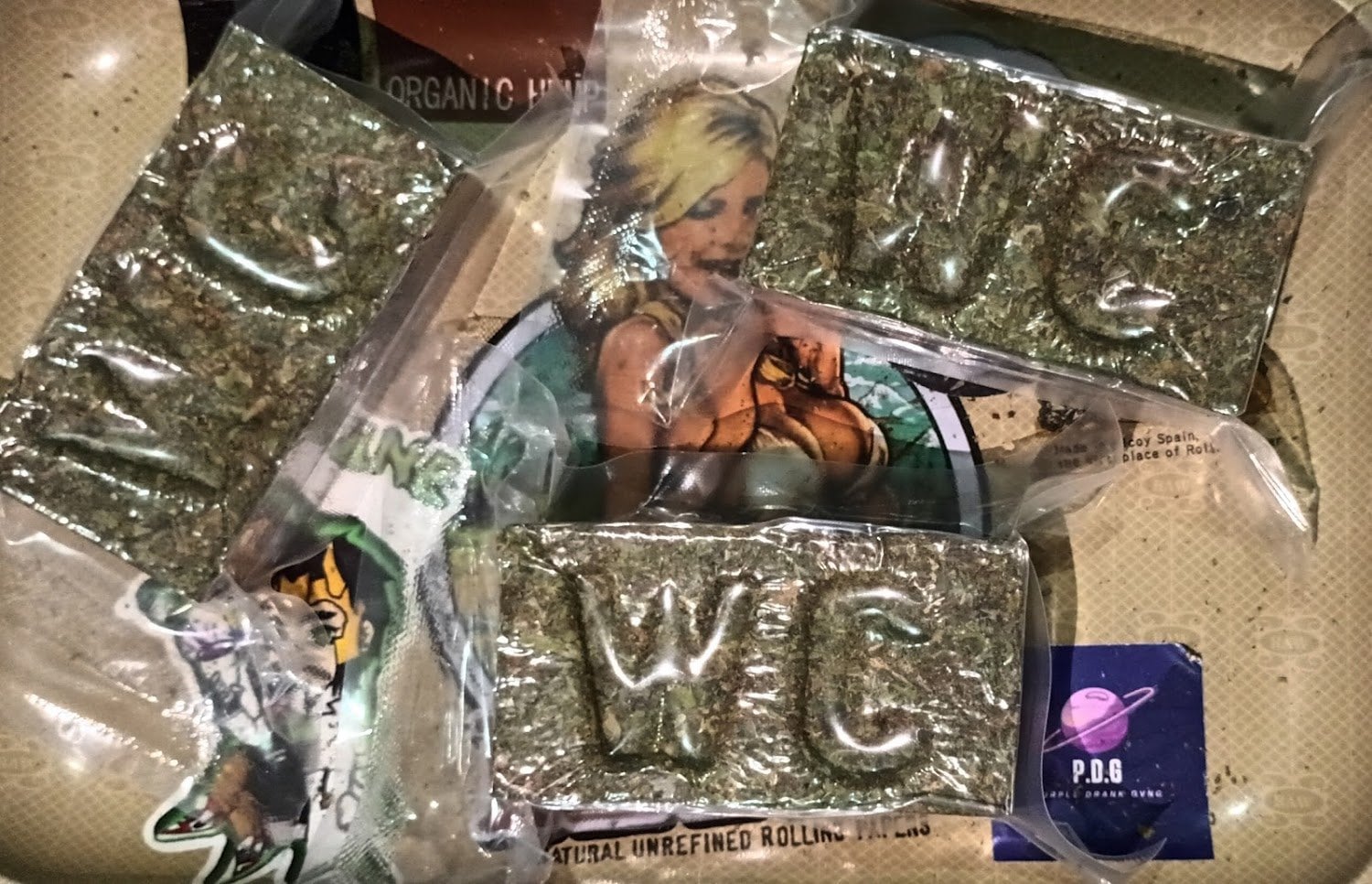 24 . - 44 Smoke Weed