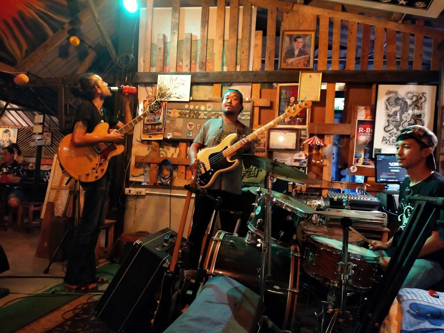 11 7 Live Music Bar