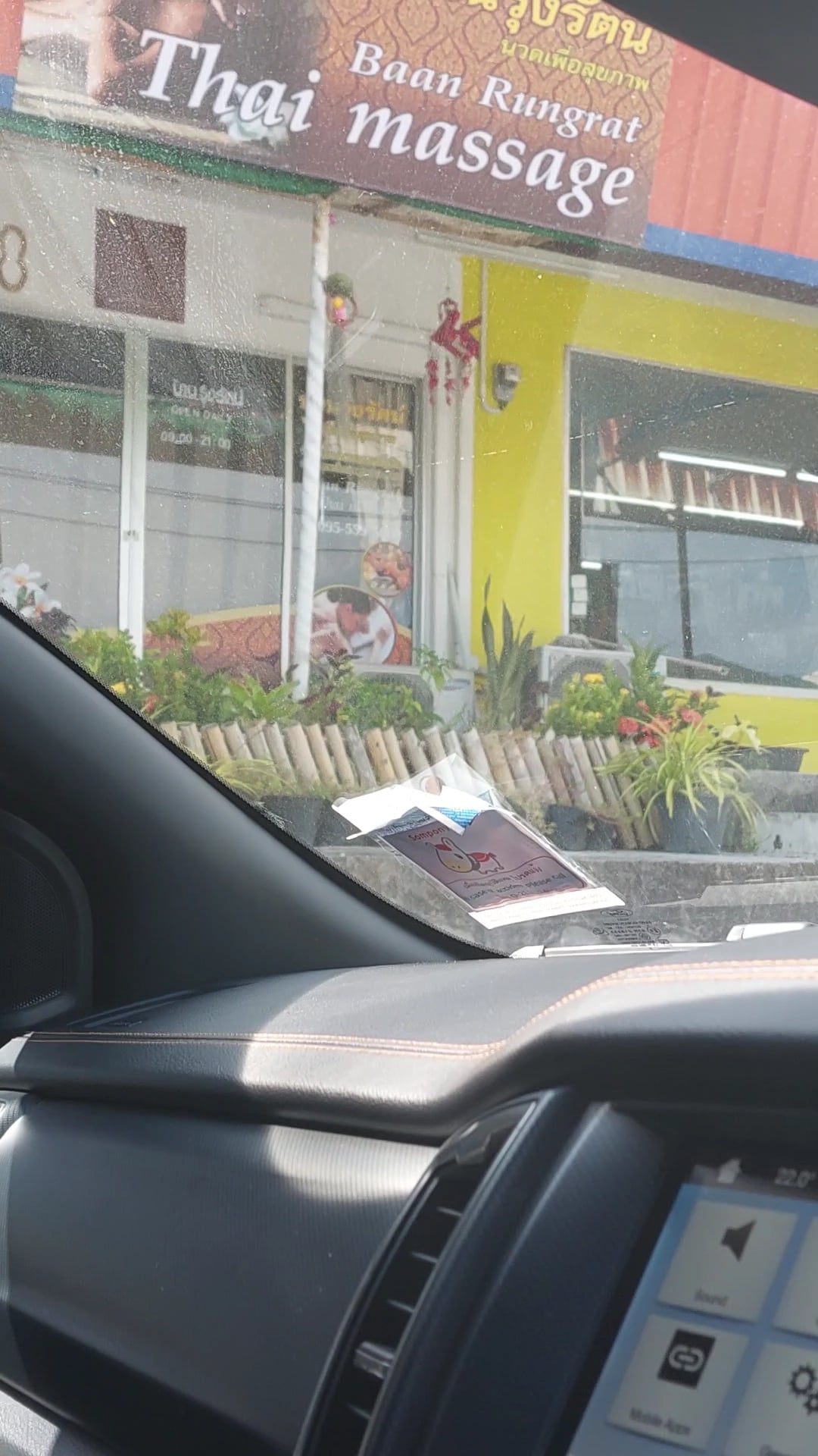M & M Barber Shop Weed