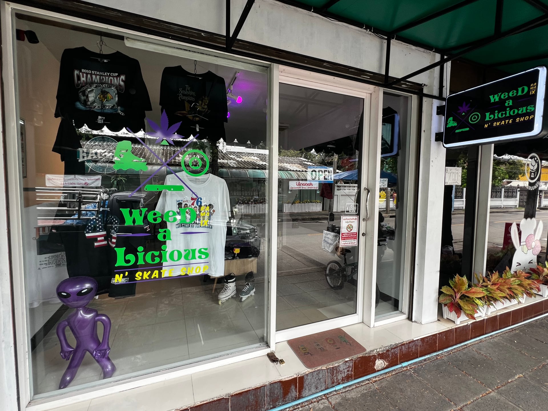 WEED-A-LICIOUS X SKATE SHOP RAMA IX
