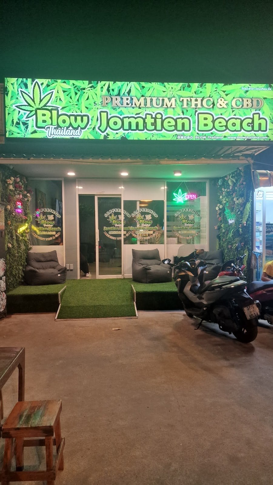 Blow Jomtien Beach