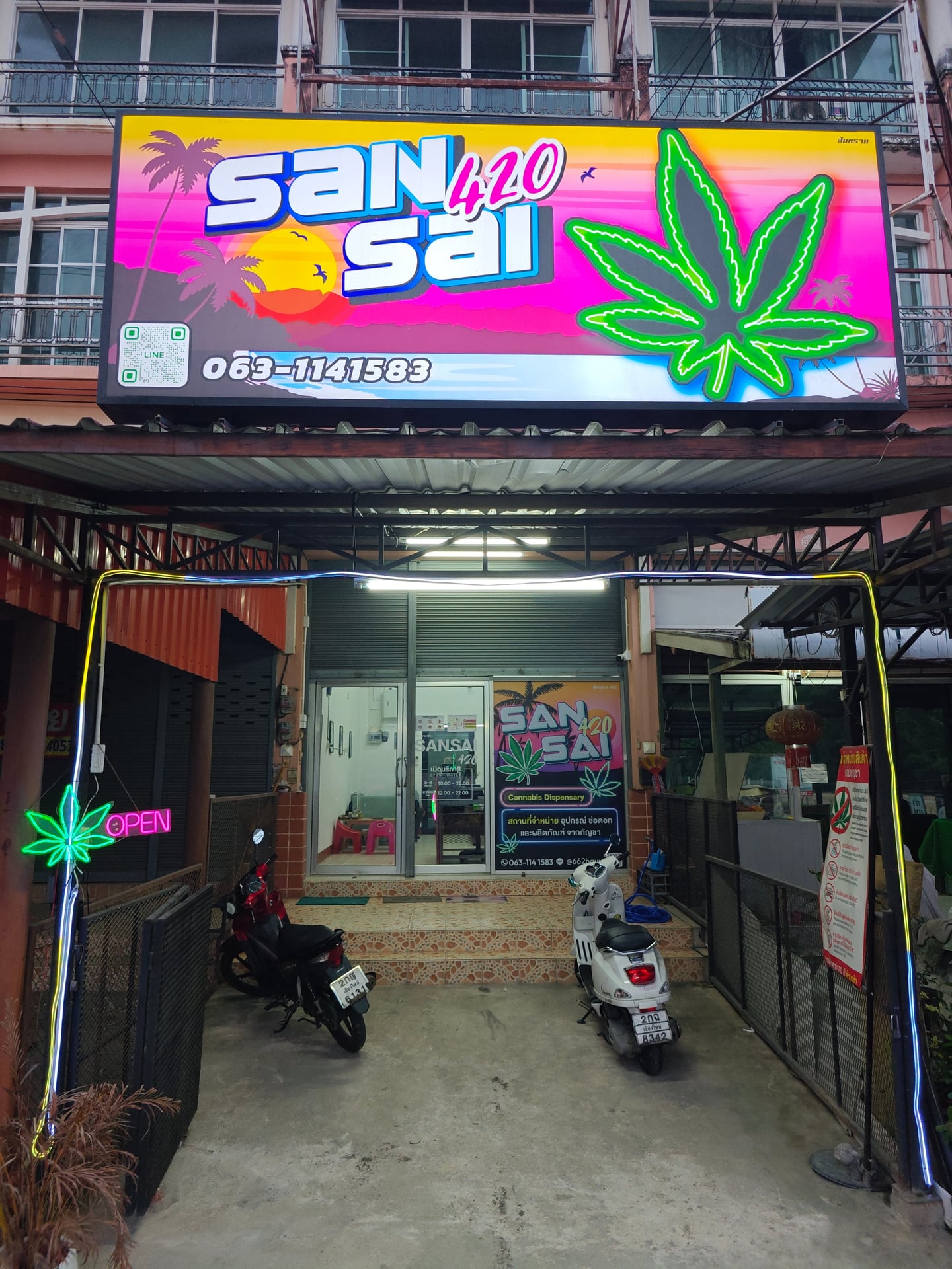 Buzzup Cannabis Shop & Guesthouse - Fang's Unique Terroir & Terpene-Rich
