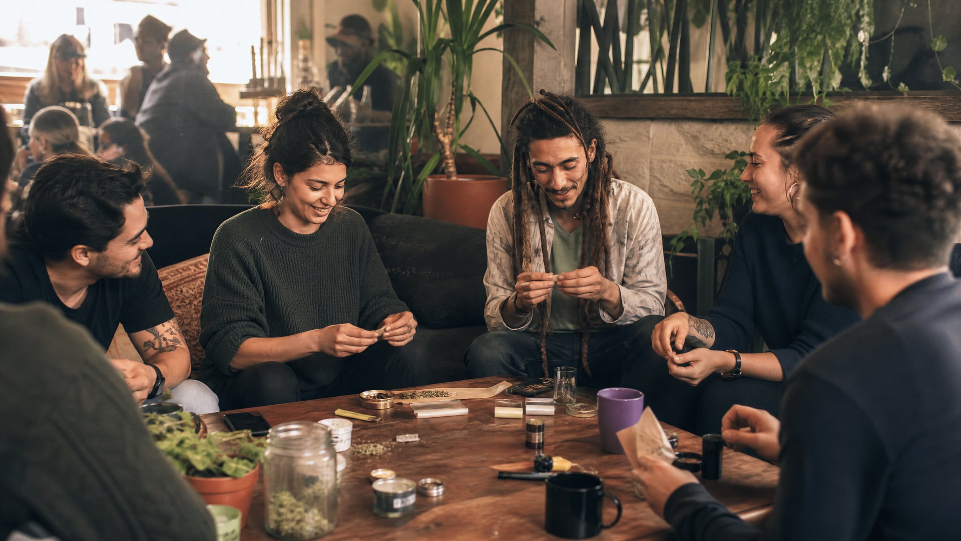 Málta jegyzék kontextusa egy képernyőn – városrészek és kannabisz klub listák