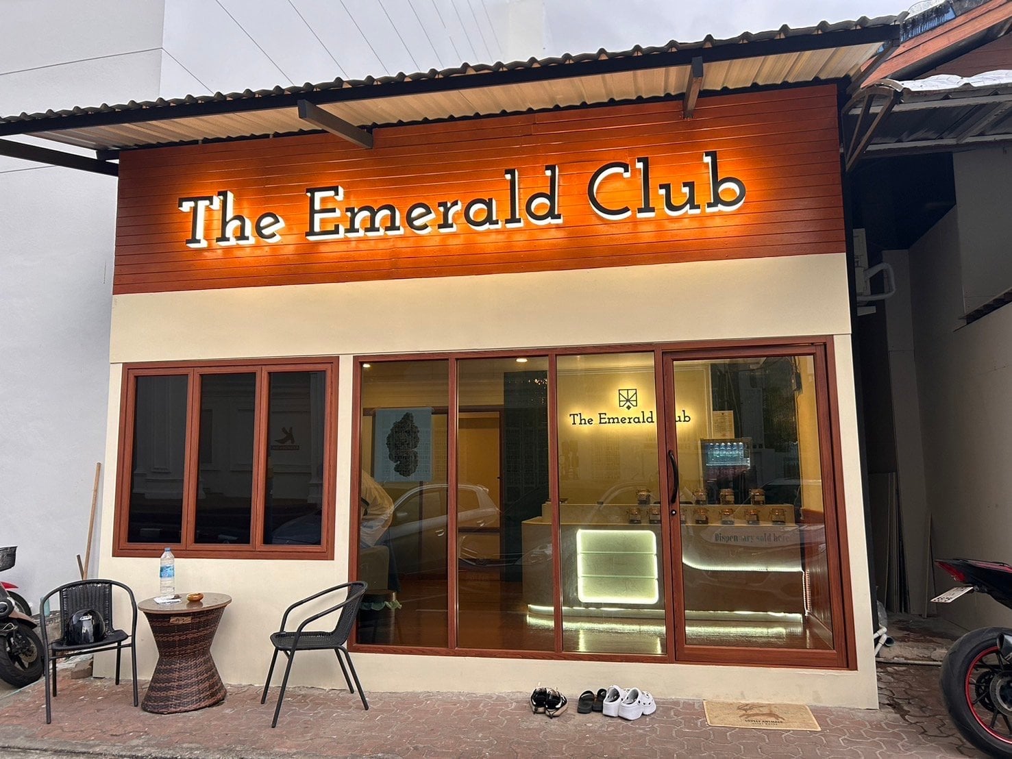The Emerald Club Oldtown