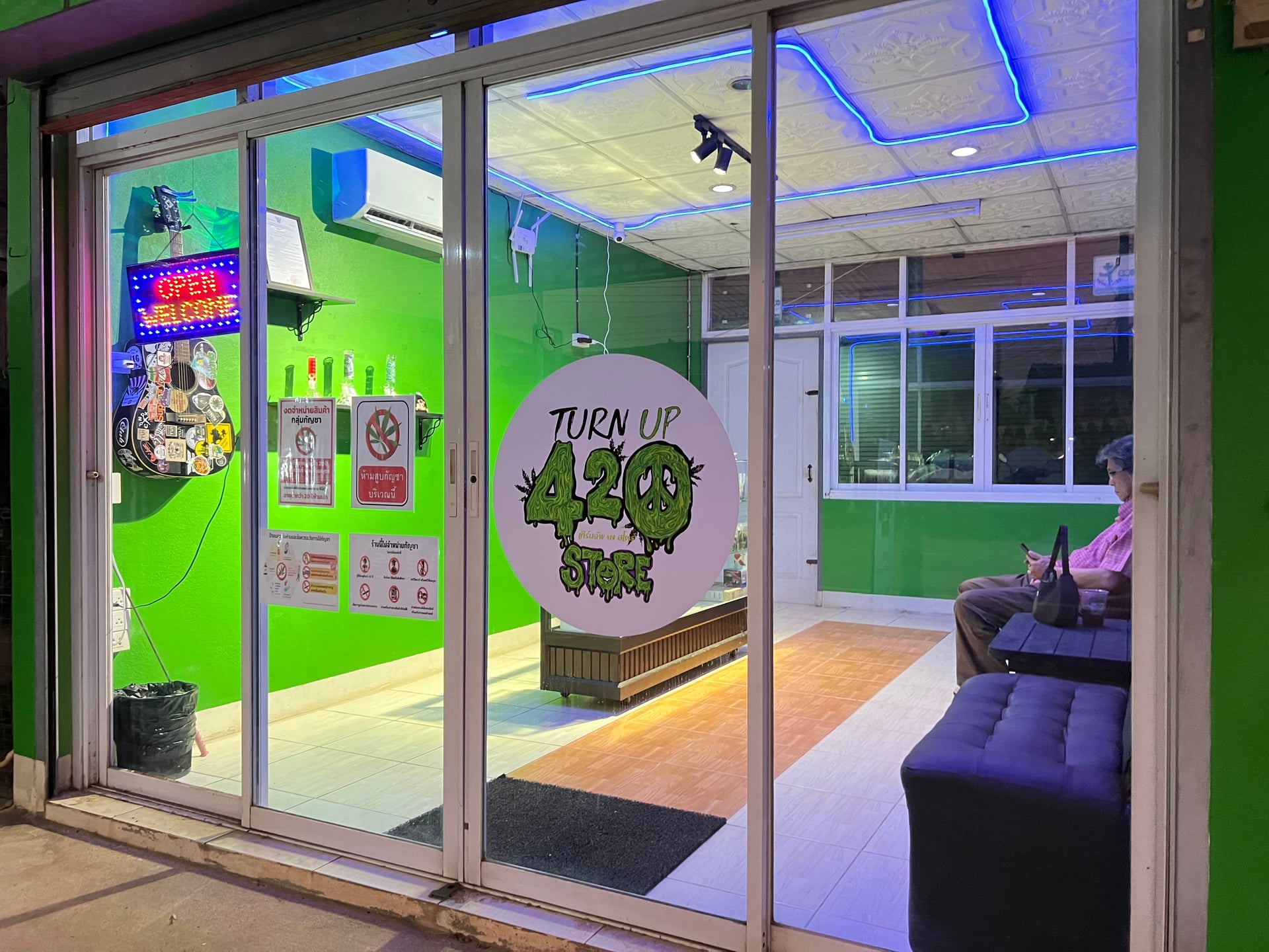 Turn Up 420 Store2