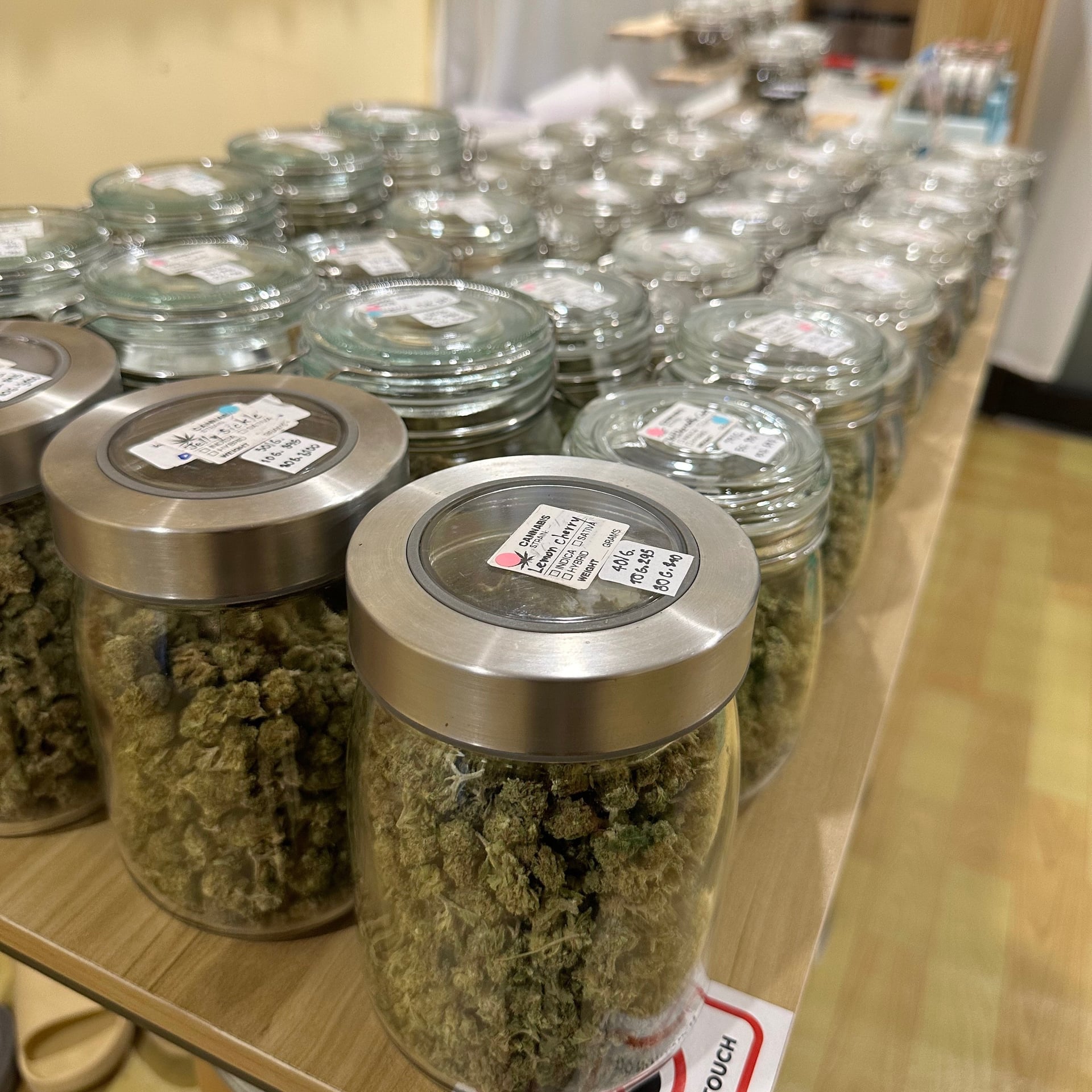 Buds Box Dispensary Cannabis Store , Weed Cafe , Weed Shop Local Price