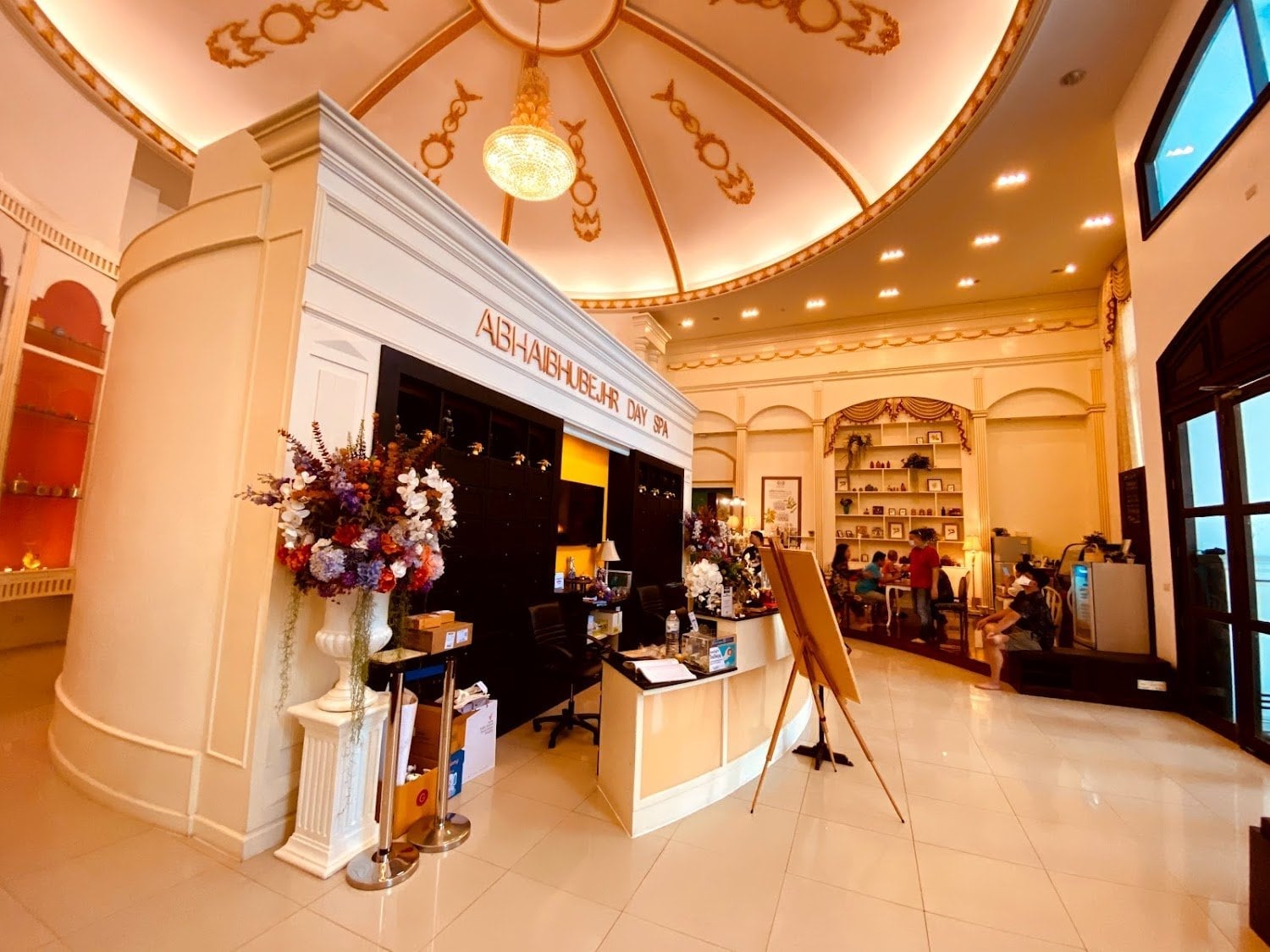 Abhaibhubejhr Day Spa