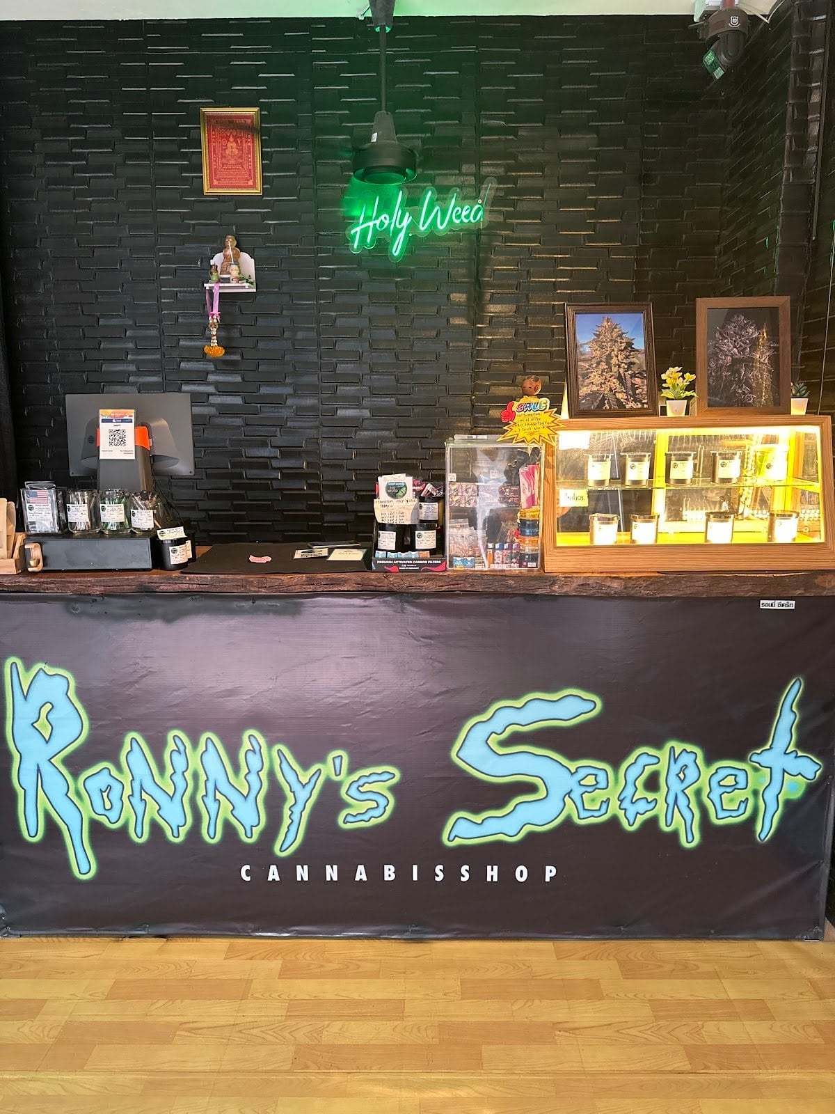 Ronny 'S Secret Lounge