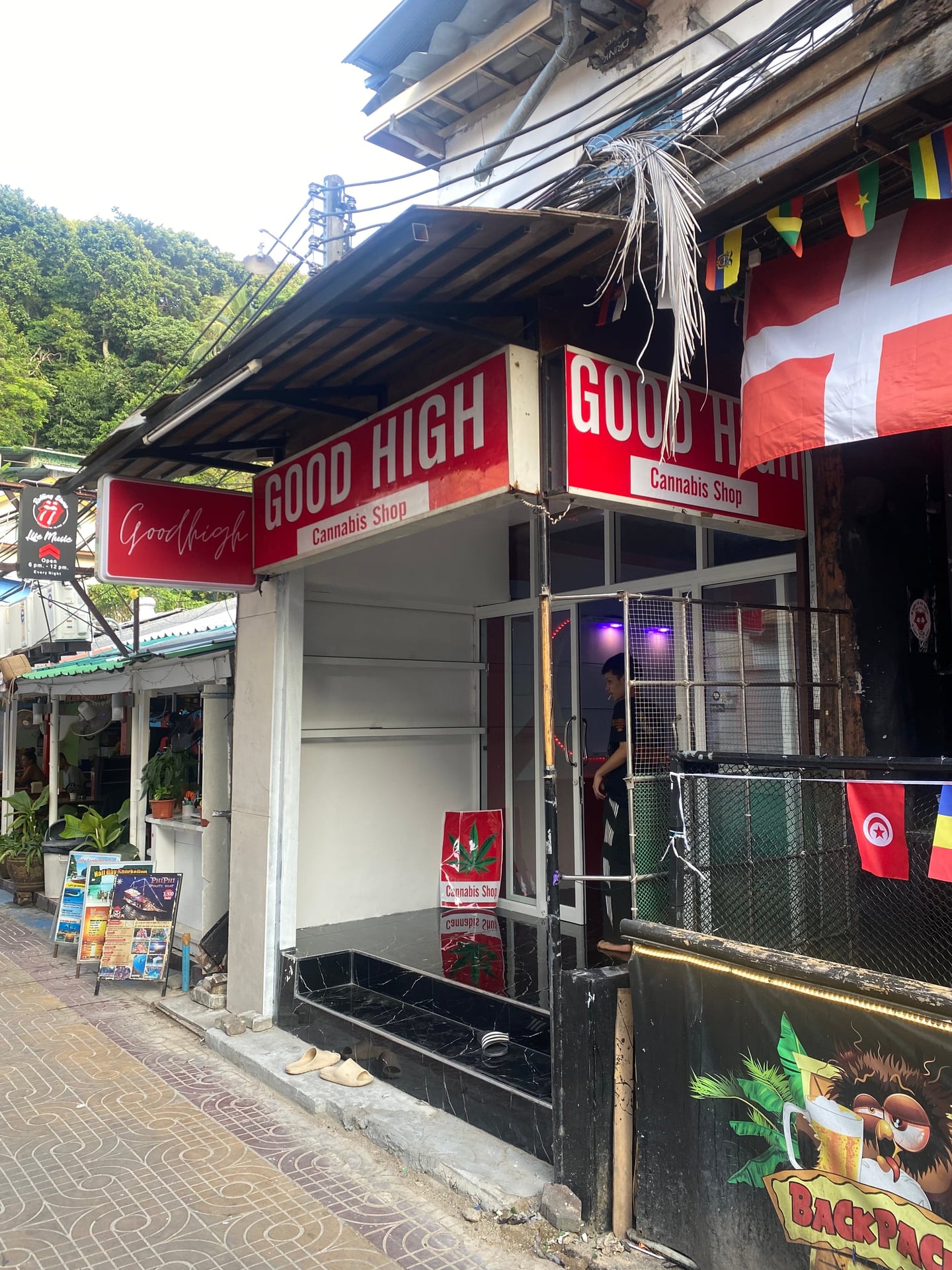 Phiphi Cannabis3