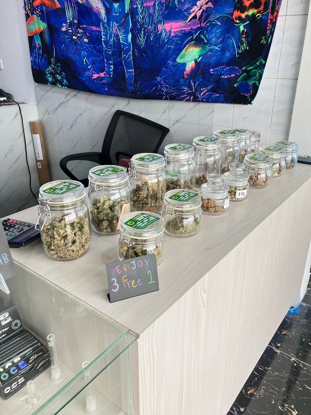 Smokers Paradise Phuket Thep Krasattri