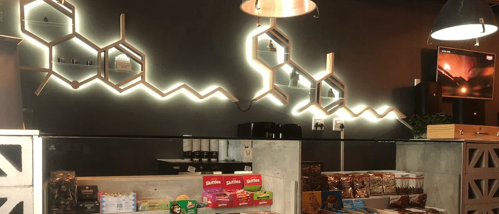 Hi-Grow Cafe hero