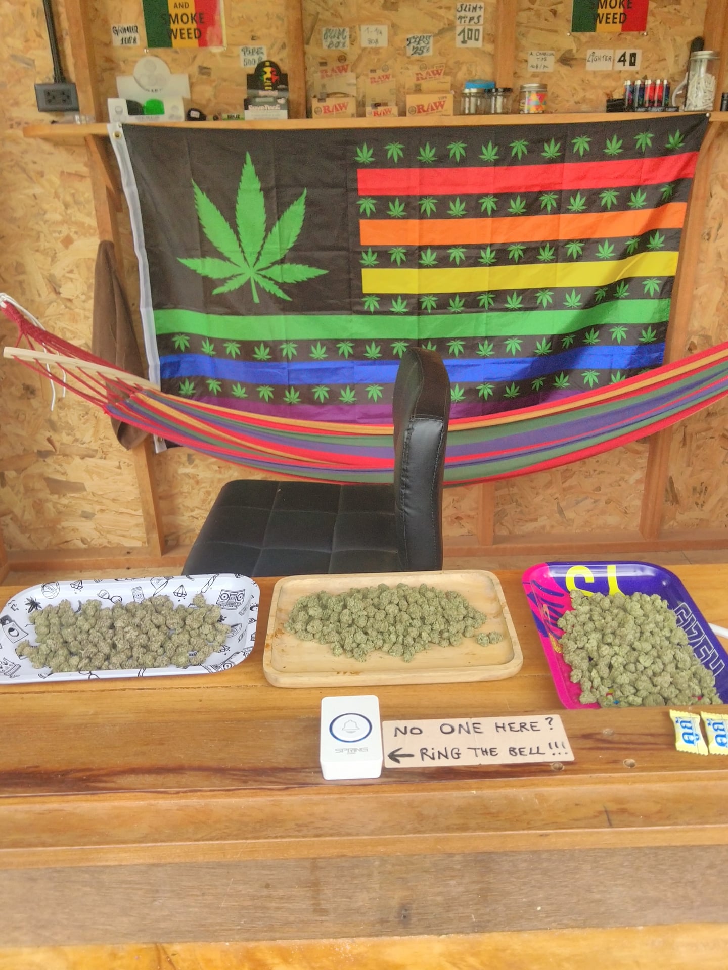 HollyWeed Cannabis Cafe