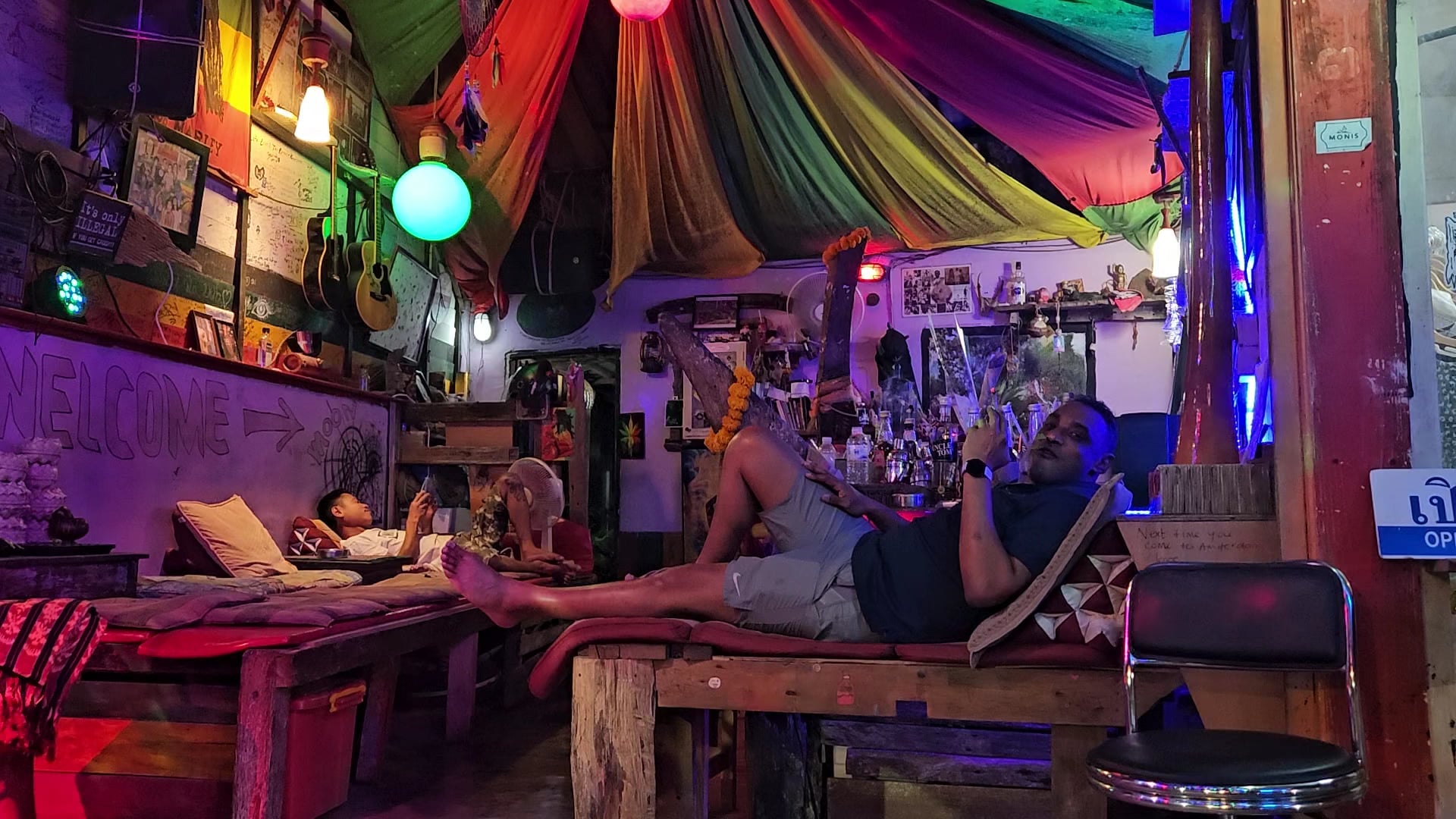 Arty Momma Rasta Bar