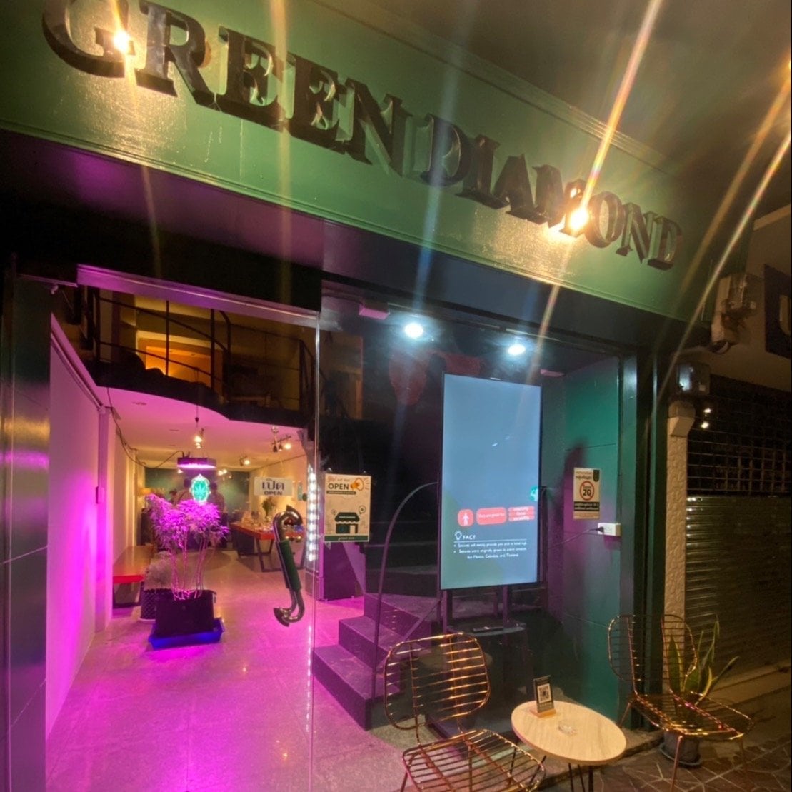 Green Diamond At Khaosan