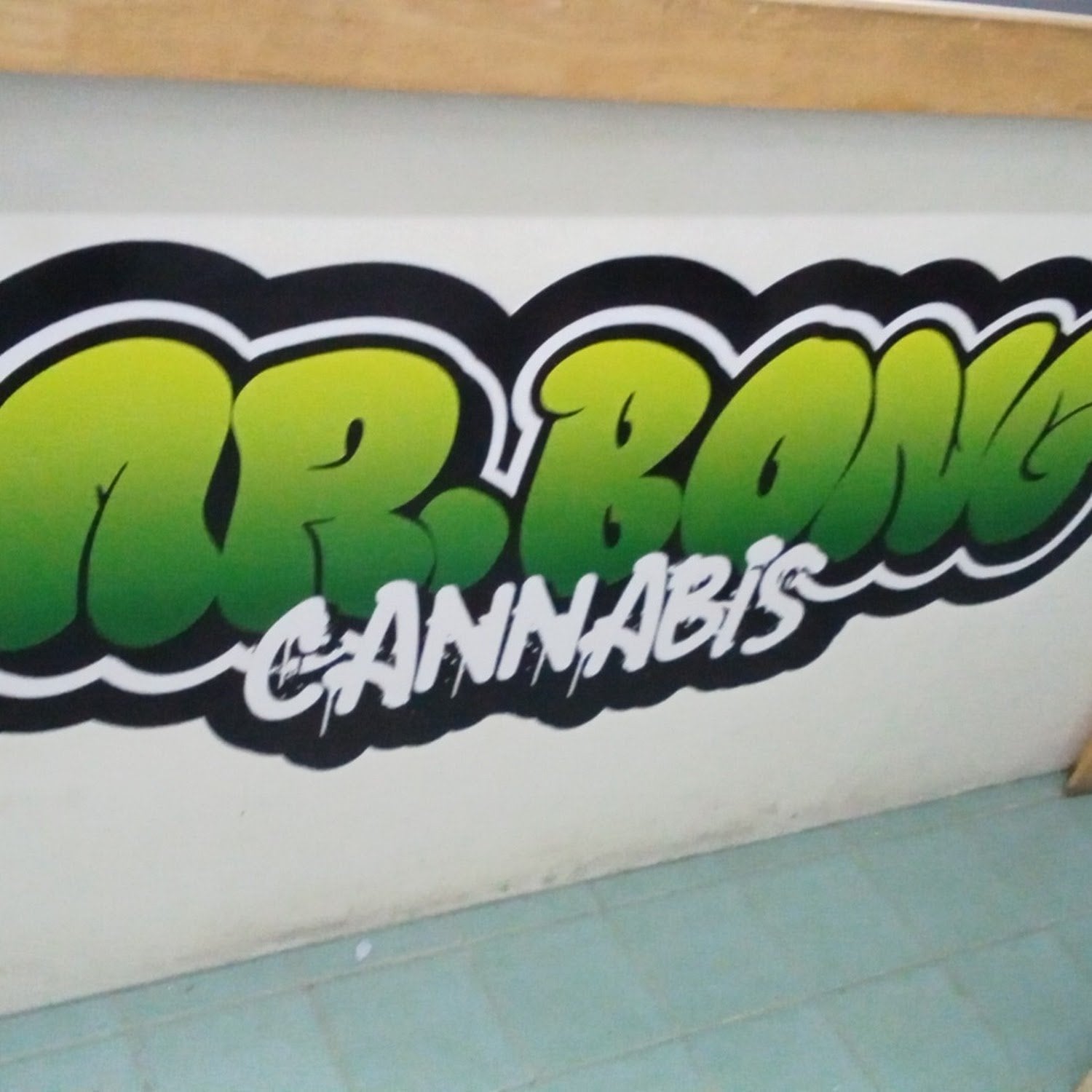 Mr.Bong Cannabis